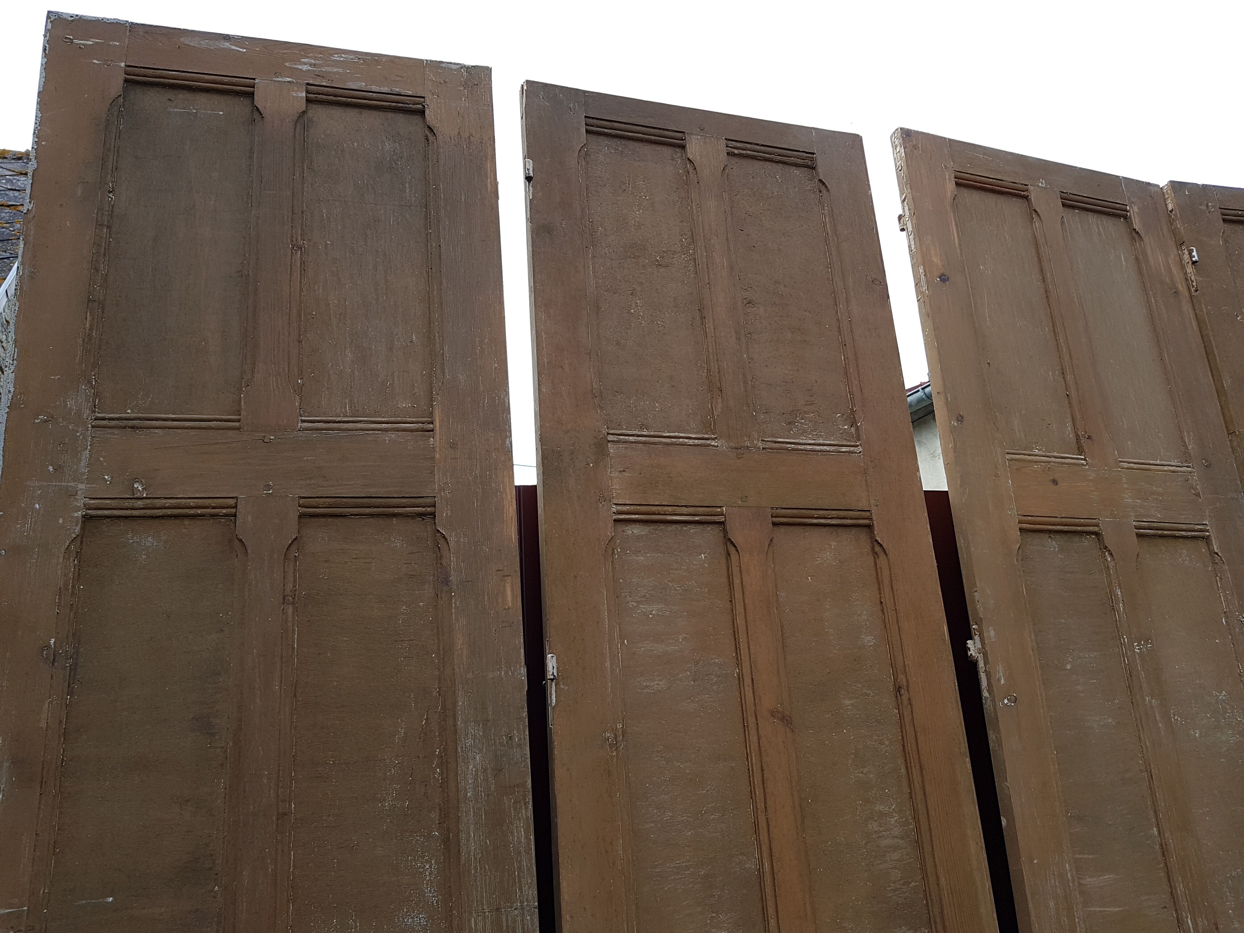 Lot de 5 anciennes boiseries en pin ou portes de séparation