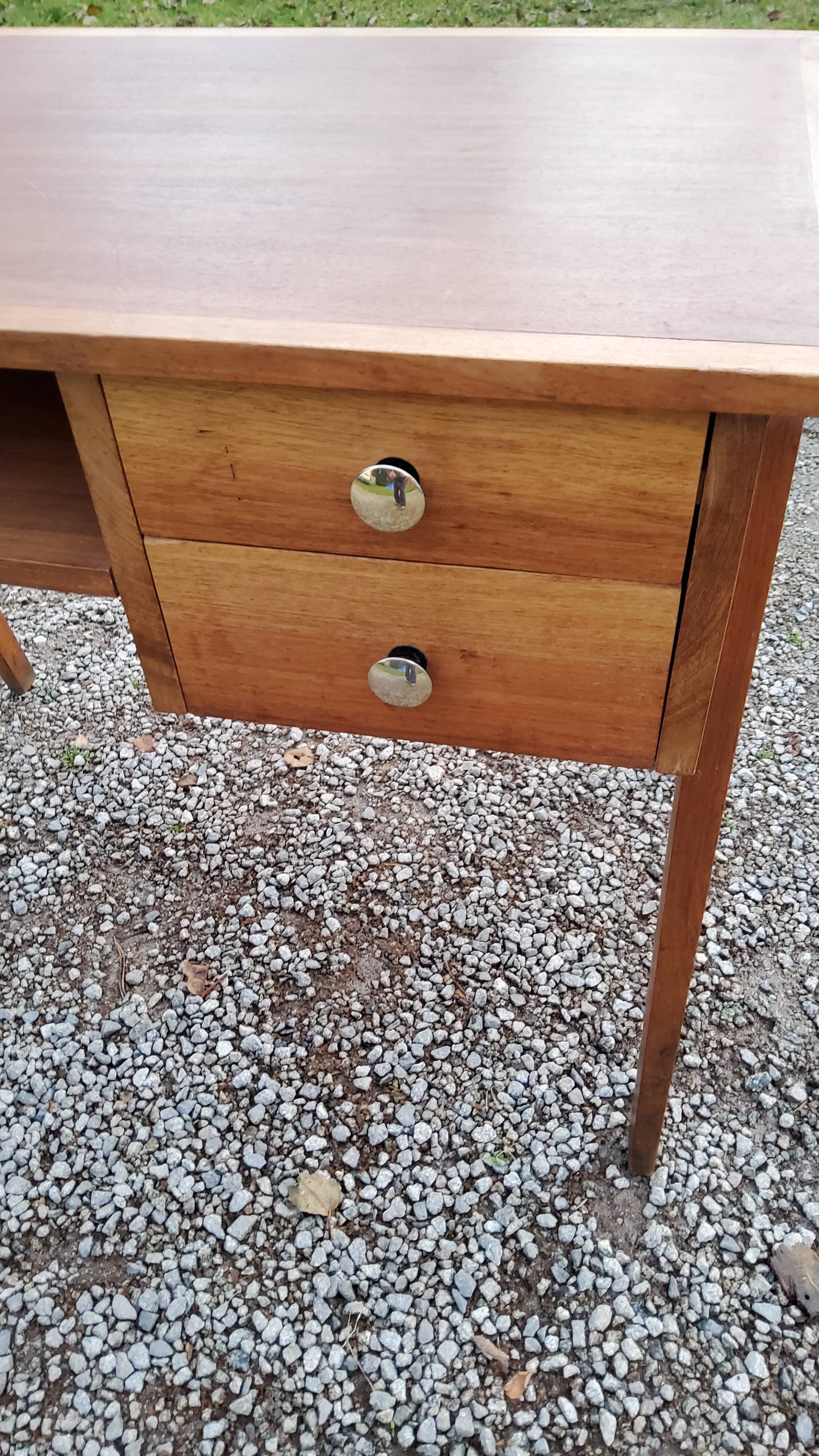 Office of the 50s in mahogany blond compass feet