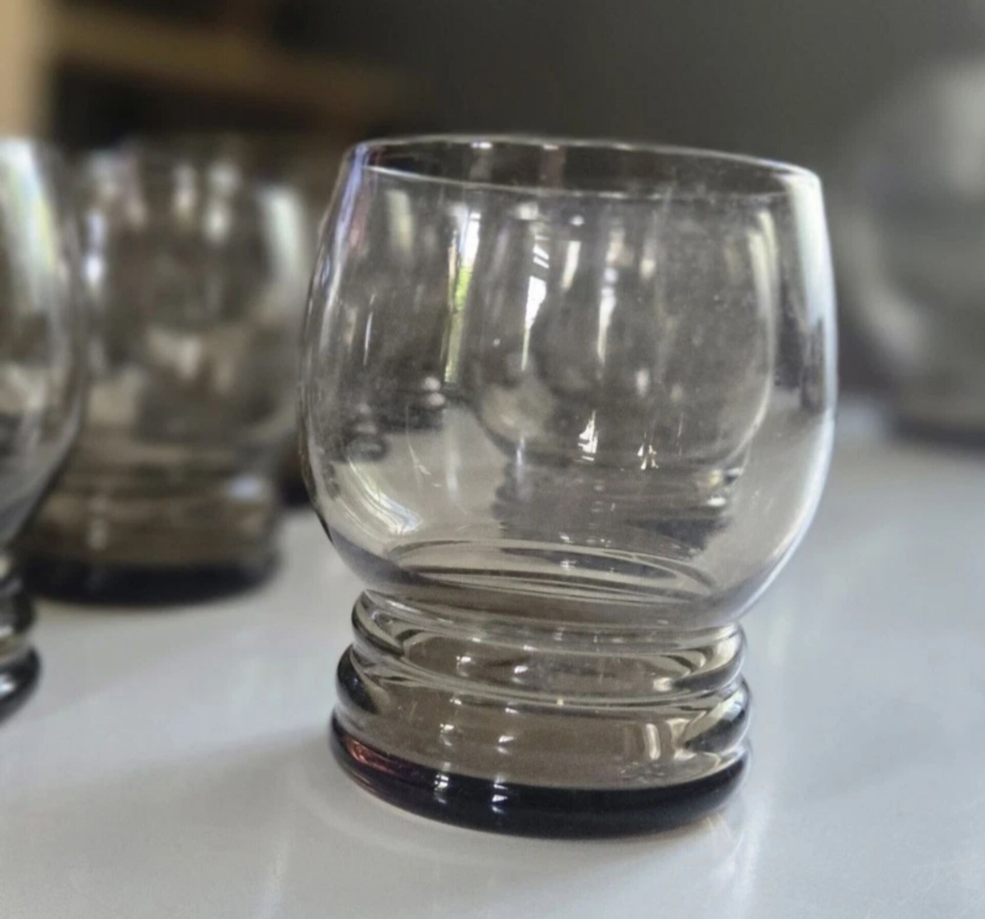 Magnificent Service of Tinted Glasses from the 50s-60s / 18 Glasses and 2 Jugs