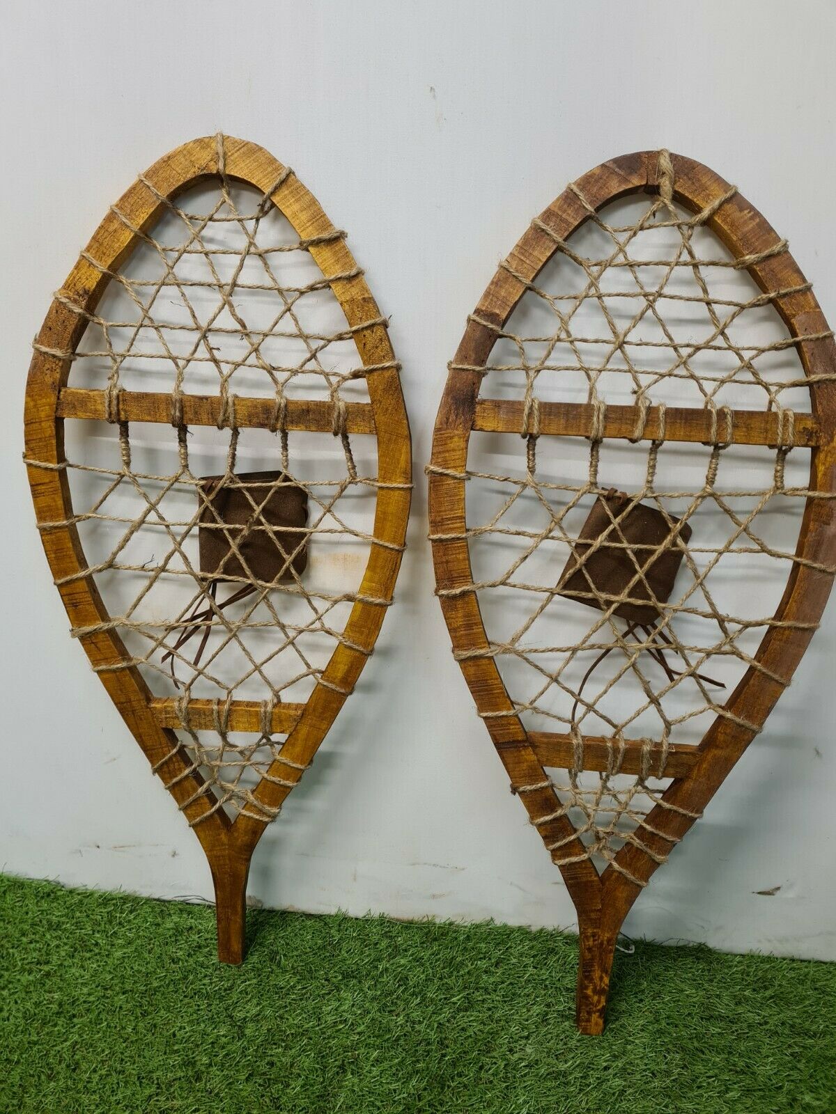 Paire de raquettes en bois