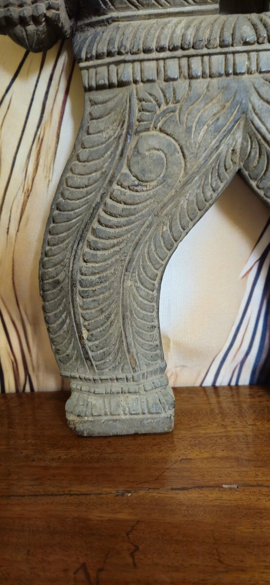 Ancient wooden sculpture – Finely carved Indonesian deity - 19th century