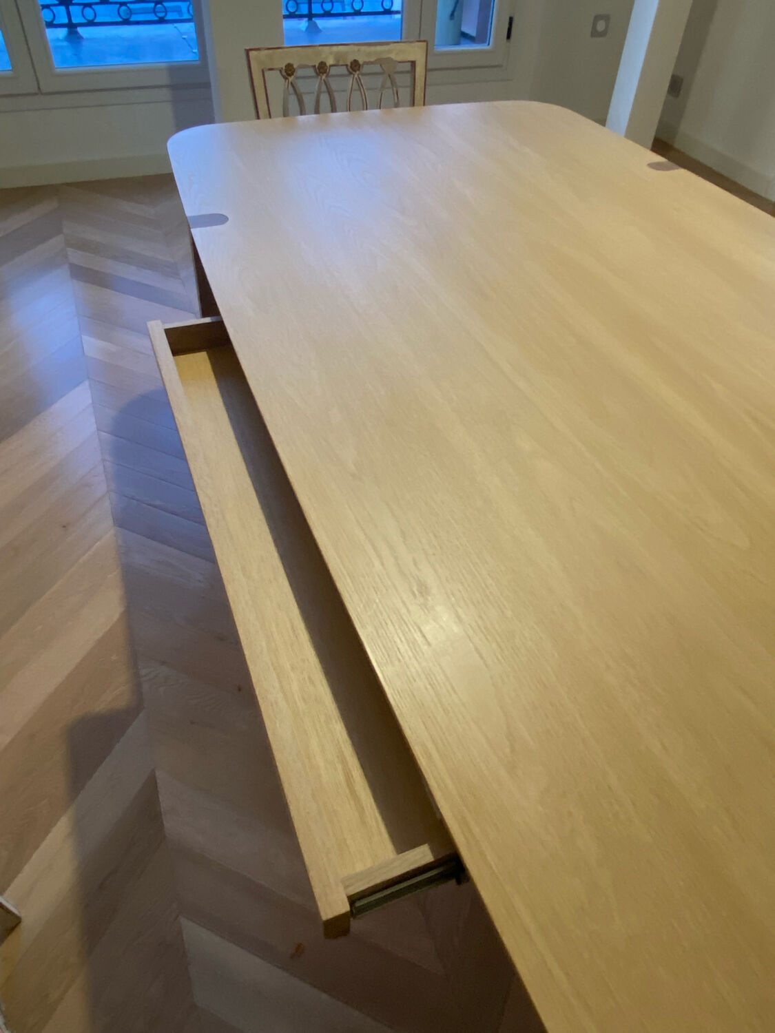 King Living coffee/dining table - extendable light wood