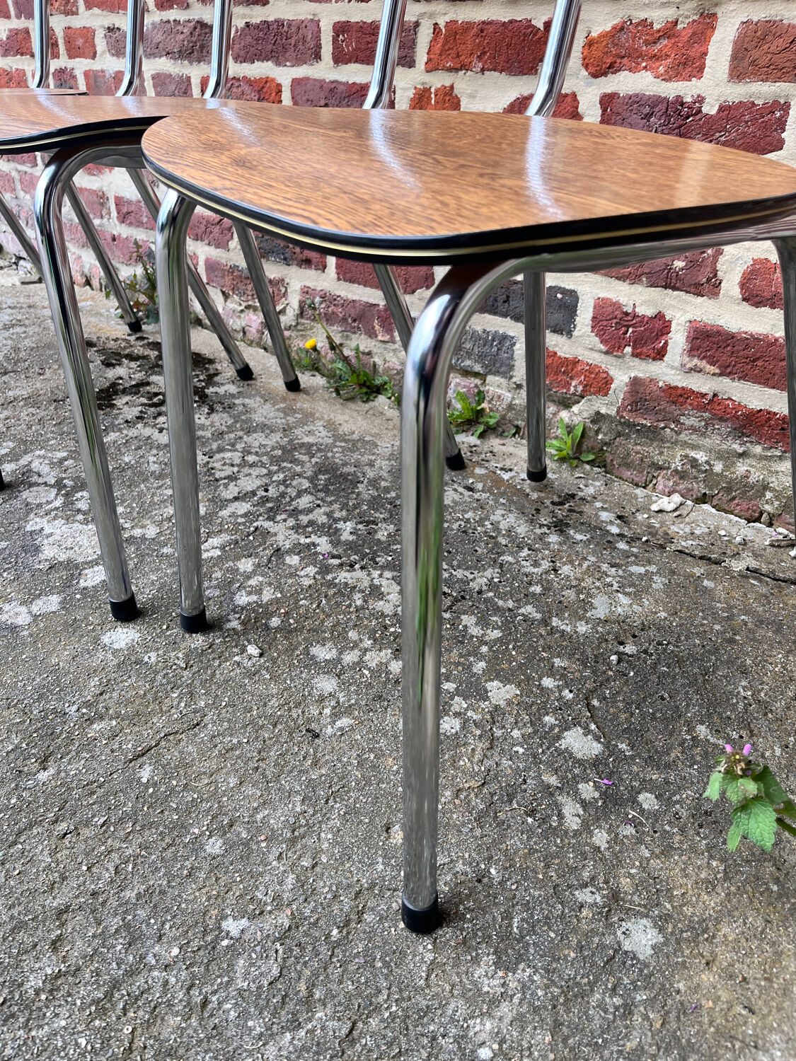 Set of 4 formica chairs