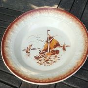 Hollow serving dish of the faiencerie Saint Amand ML model Godefroy