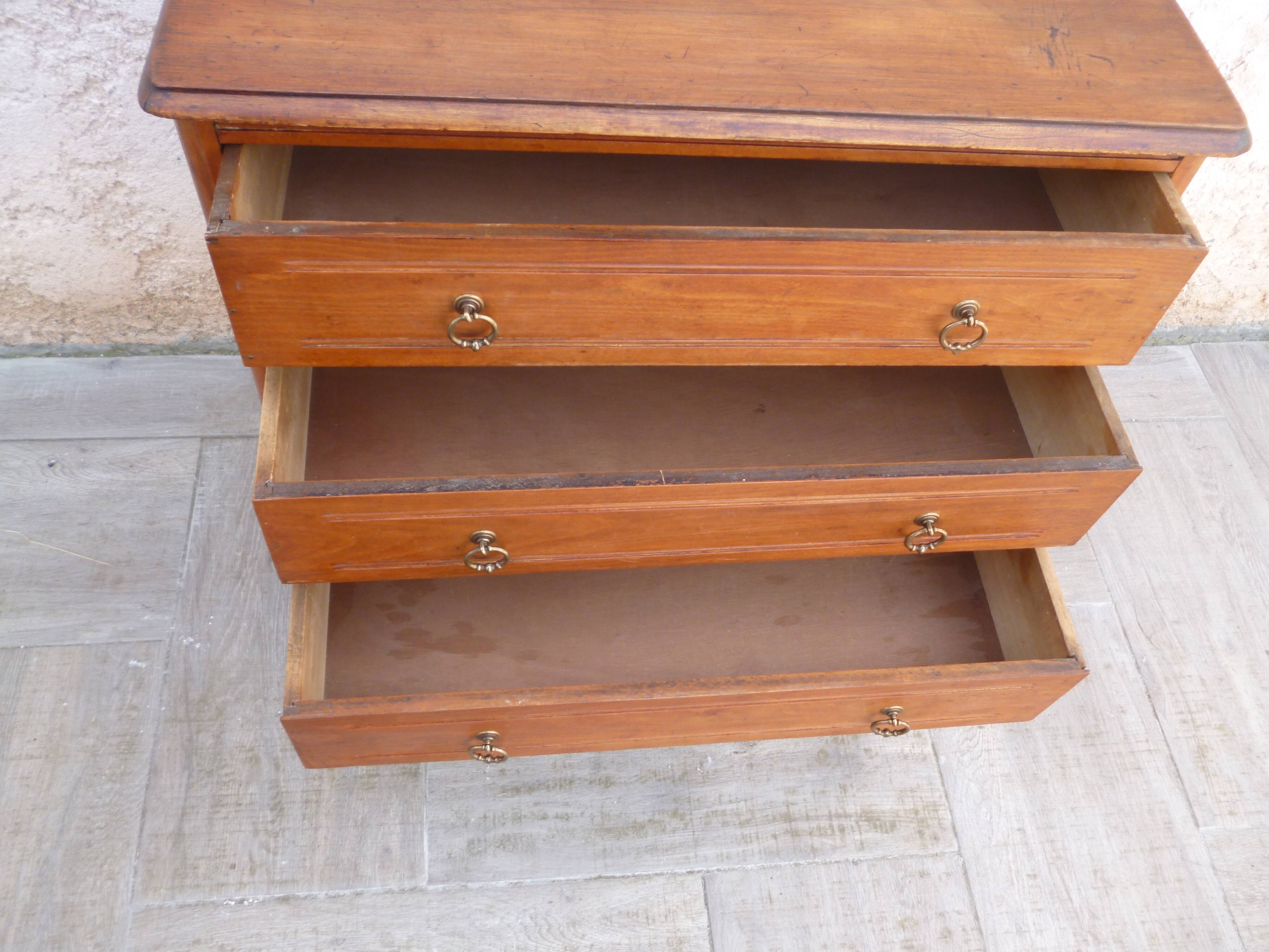 Style Louis XVI dresser