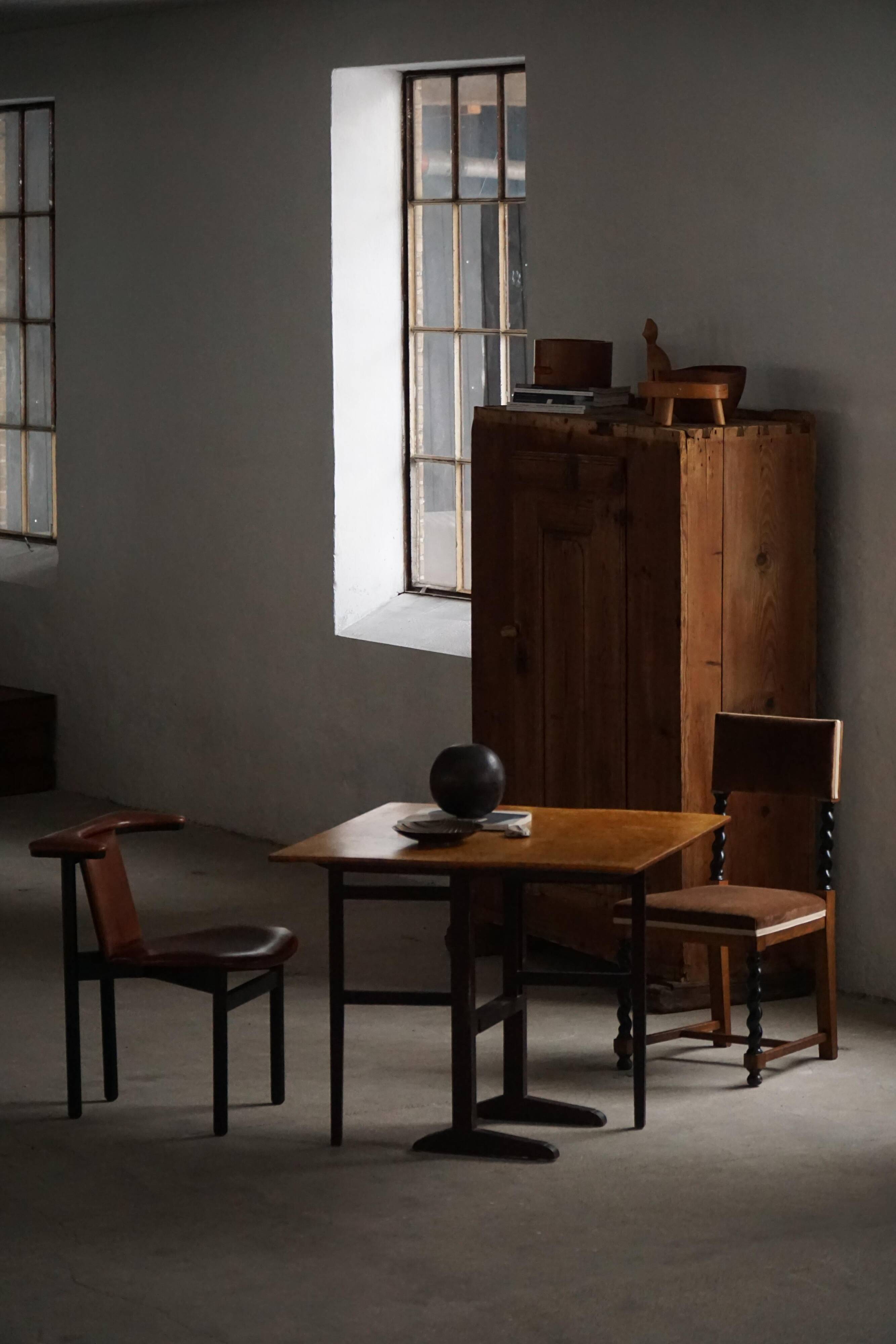 Antique Swedish table with a tilting top from the early 19th century in birch, 1800-1850s.