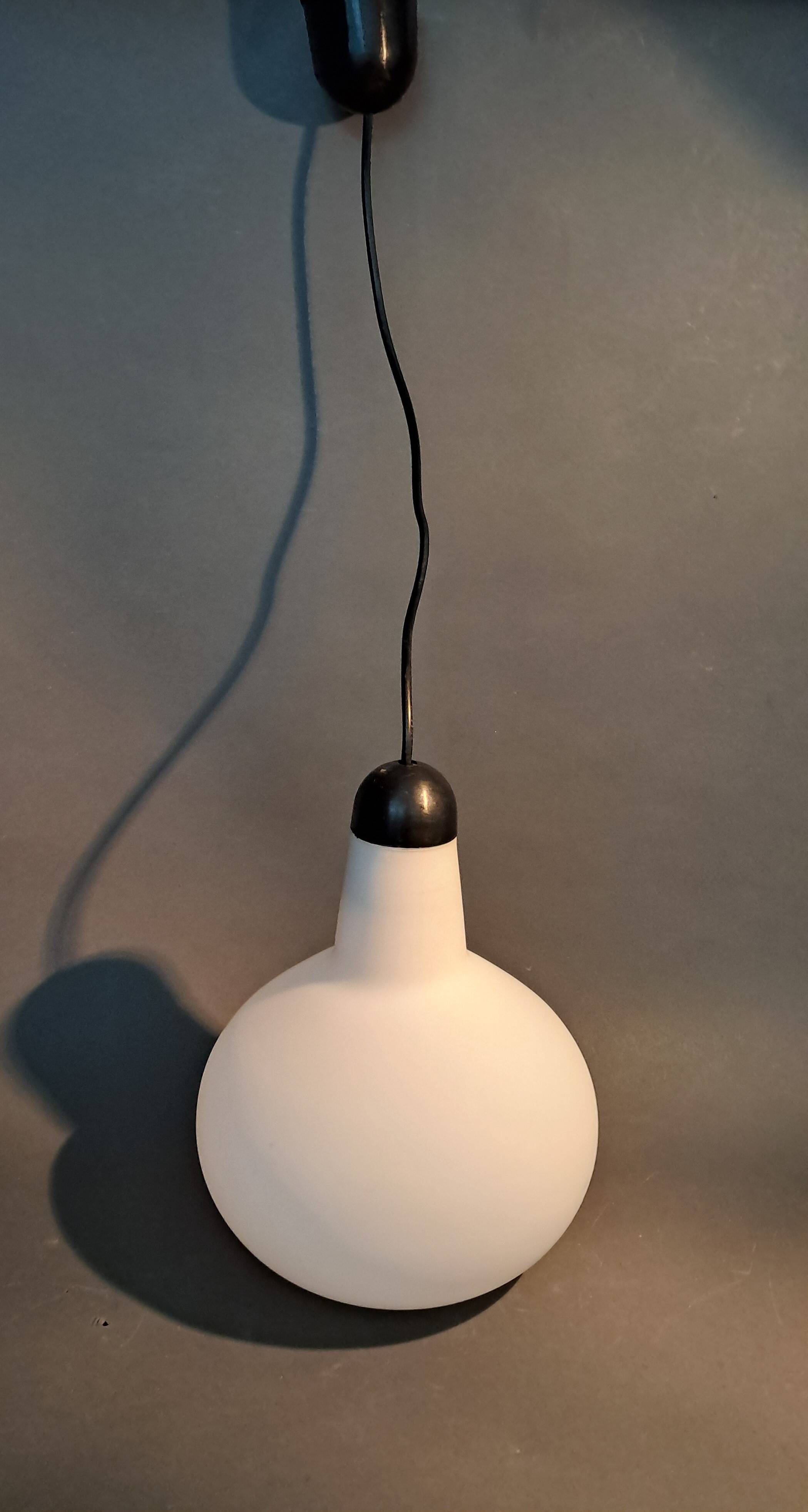 Vintage opaline suspension.