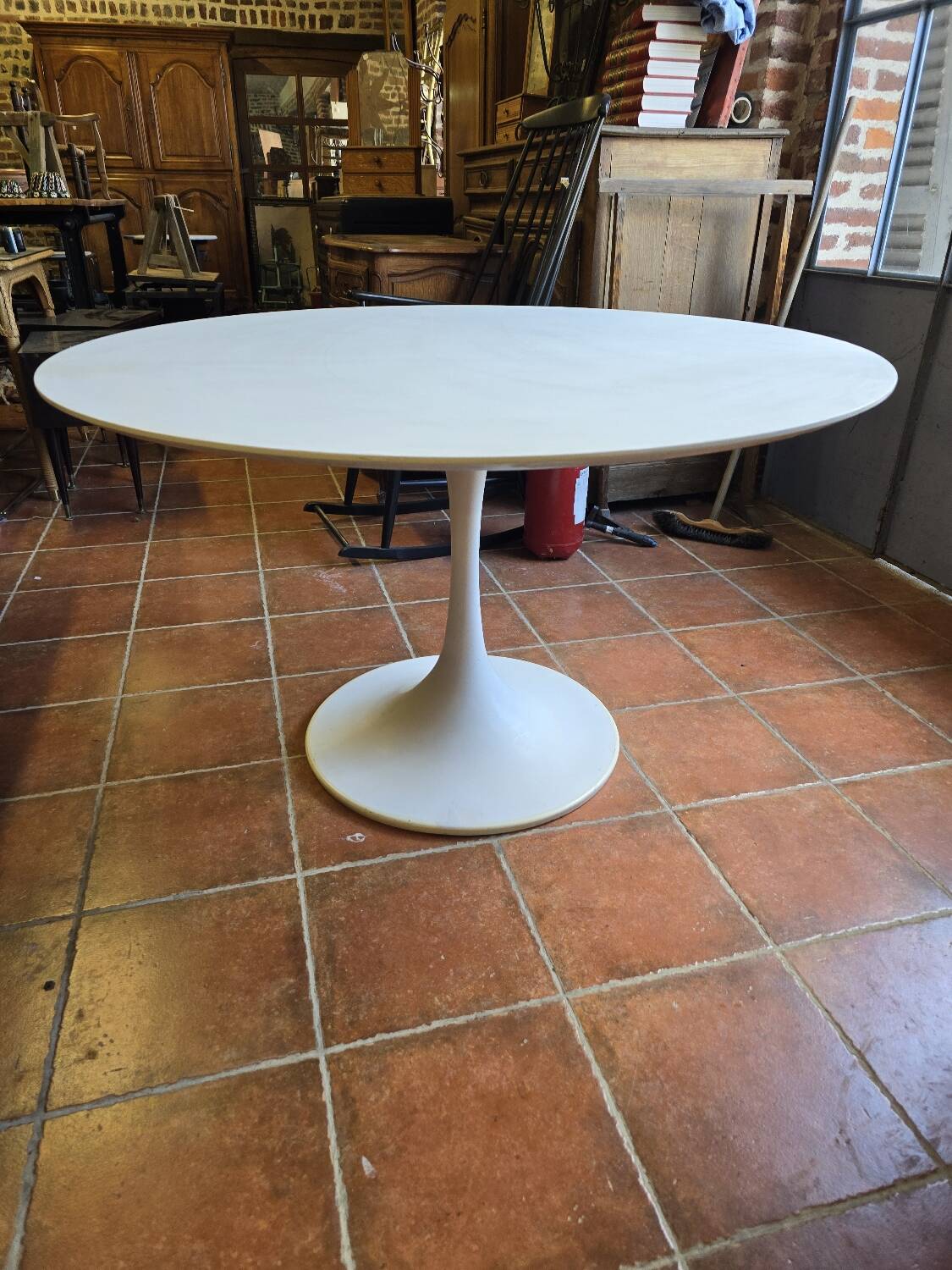 Tulip foot table from the 70s, 120cms in diameter