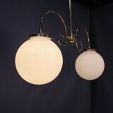 Lustre de brasserie à deux opalines blanches