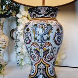 Table lamp in fine earthenware, 1950, in Renaissance style.