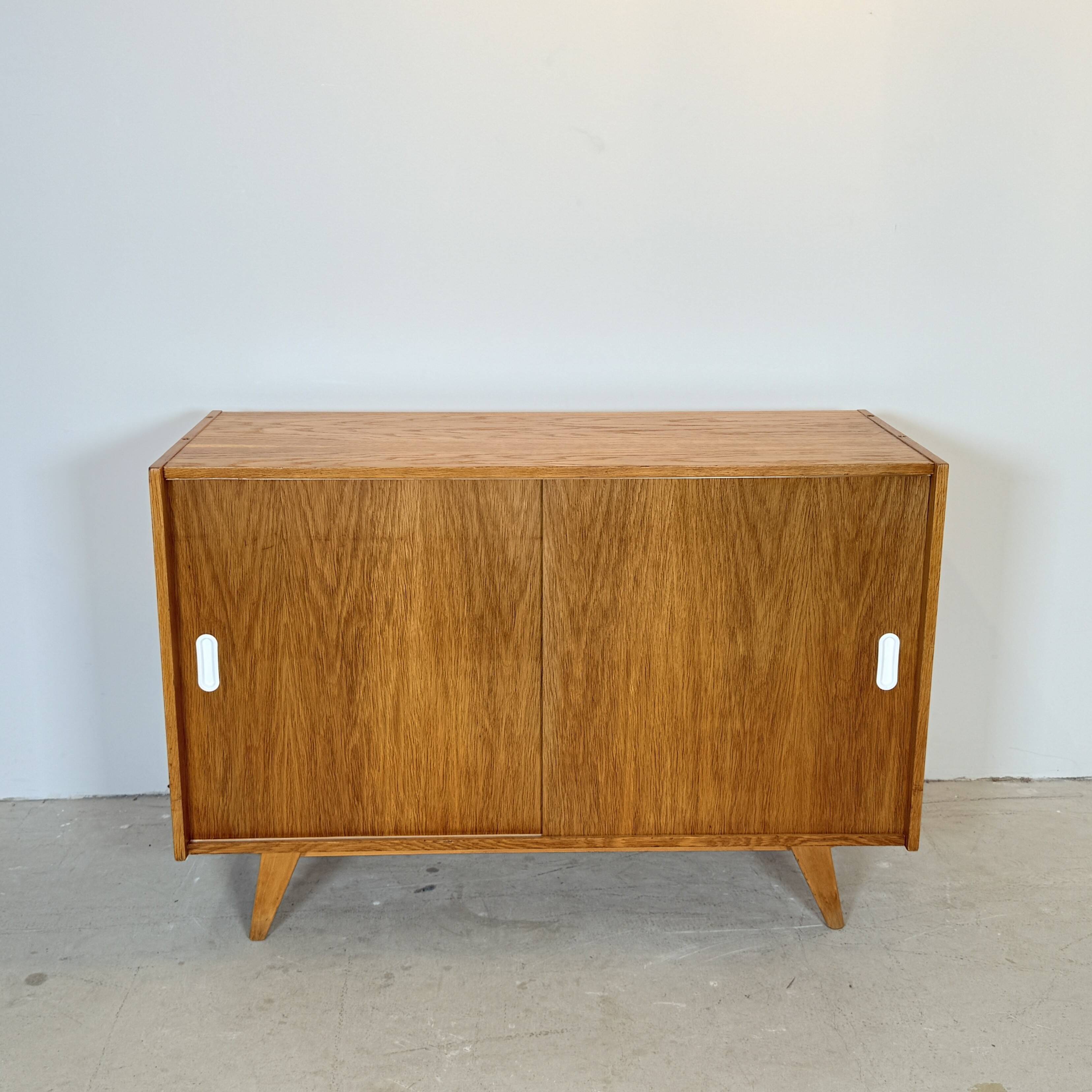 Modular Highboard U452, Jiroutek