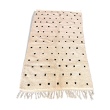 Berber carpet Béni Ouarain with large black and white polka dots and thick wool