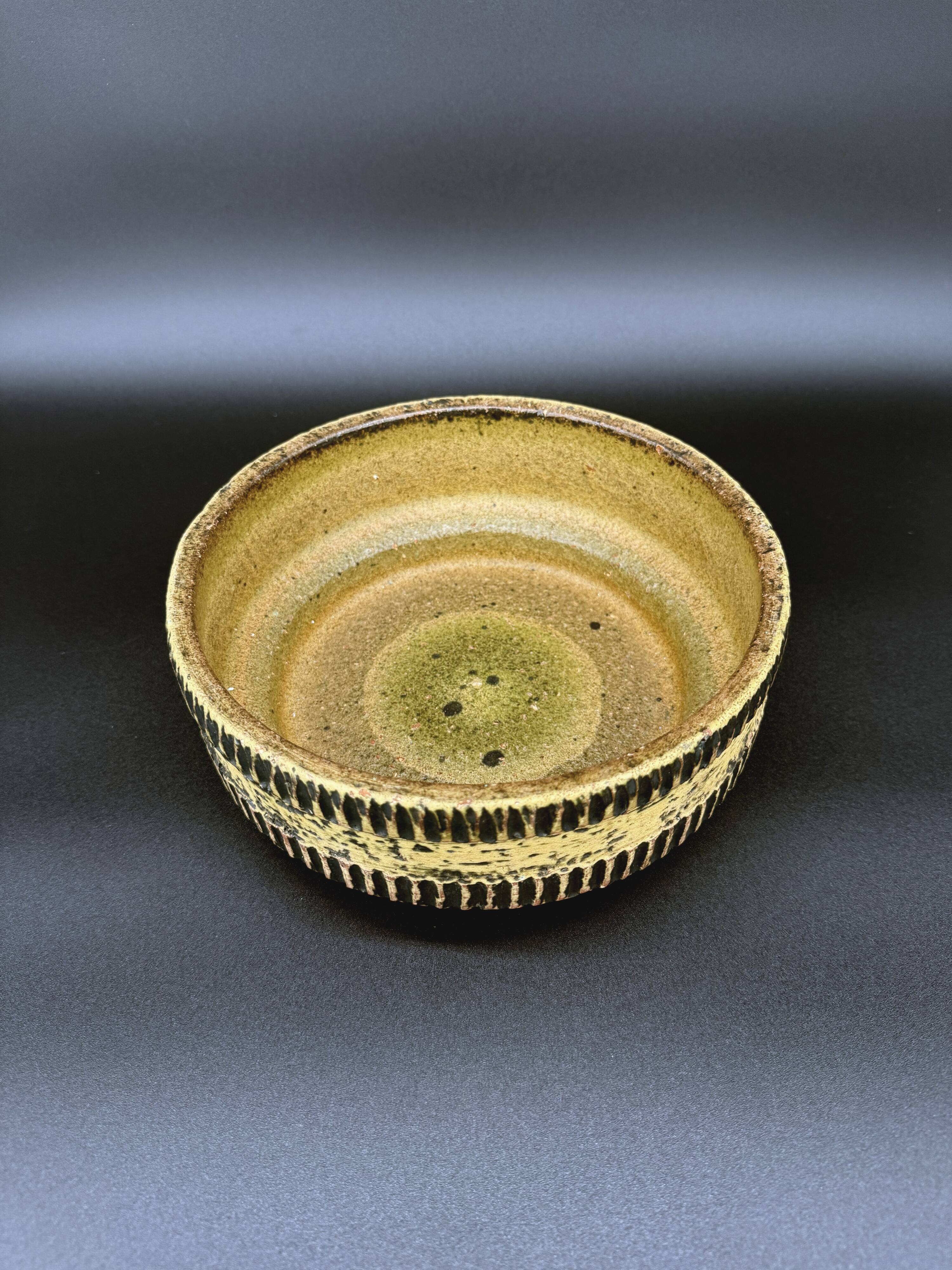 Large stoneware dish with grooved decoration, in the style of Pieter Groeneveldt