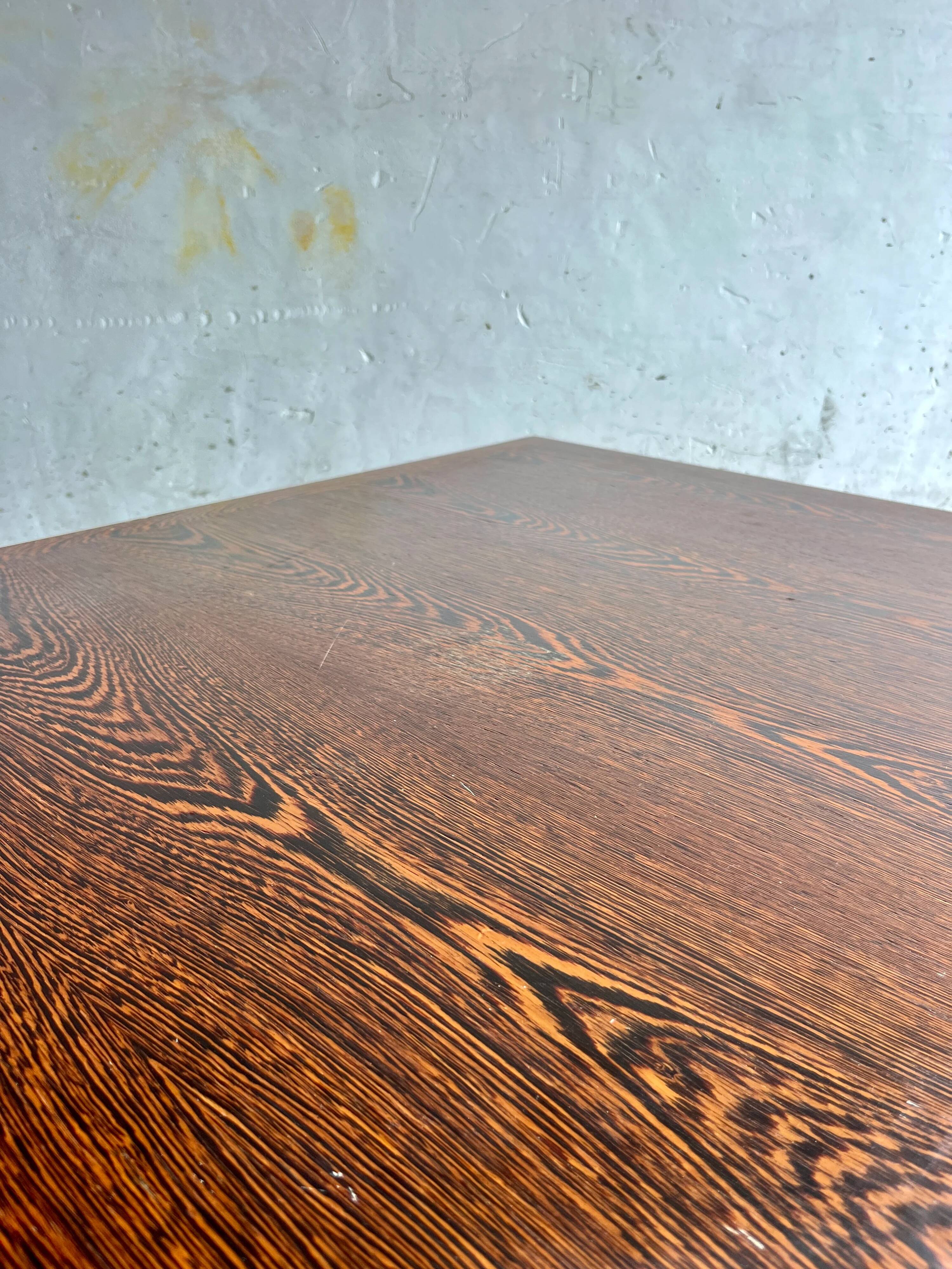 Table à manger belge mid-century avec pieds chromés