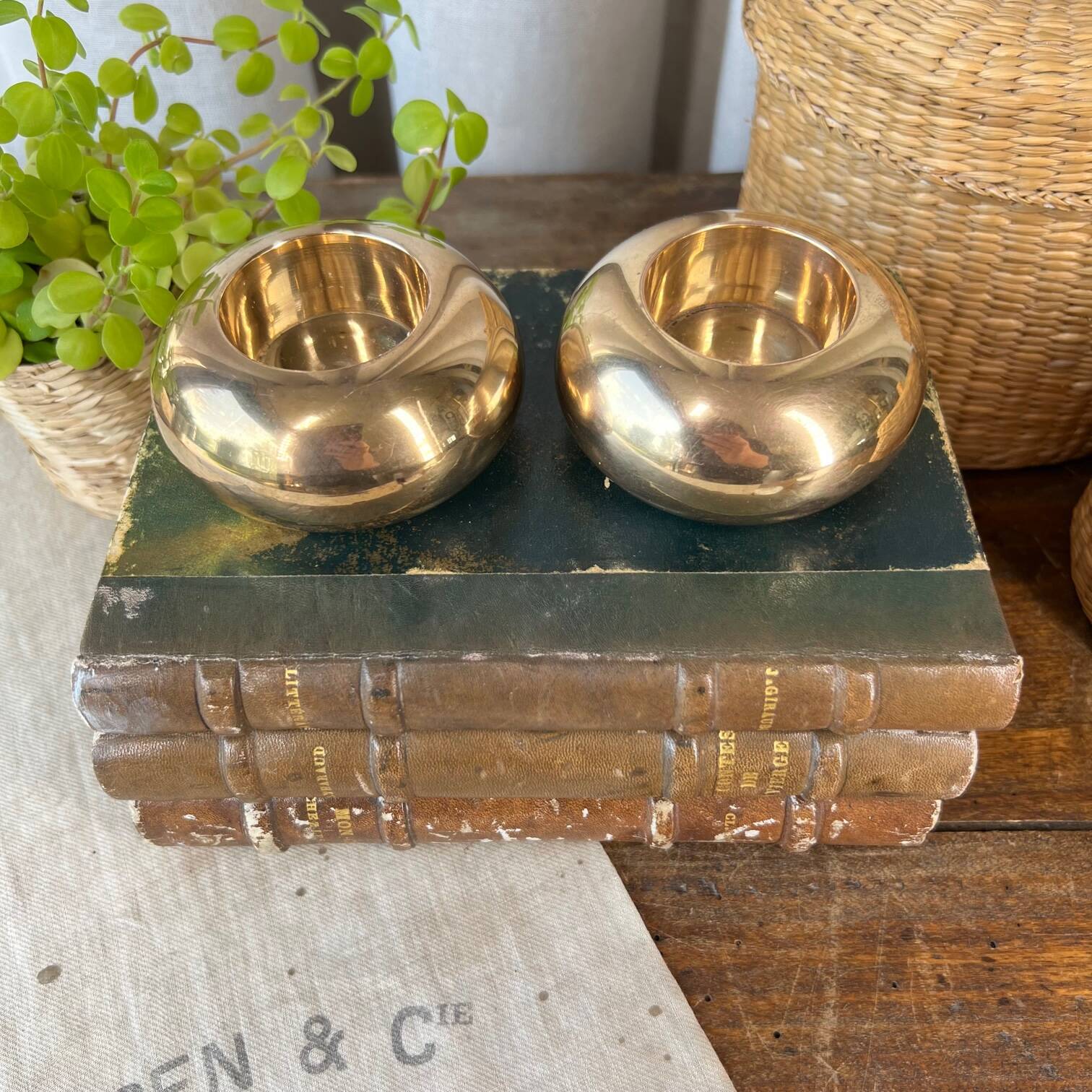 Duo de bougeoirs “boule” en laiton