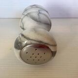 Salière en marbre blanc gris