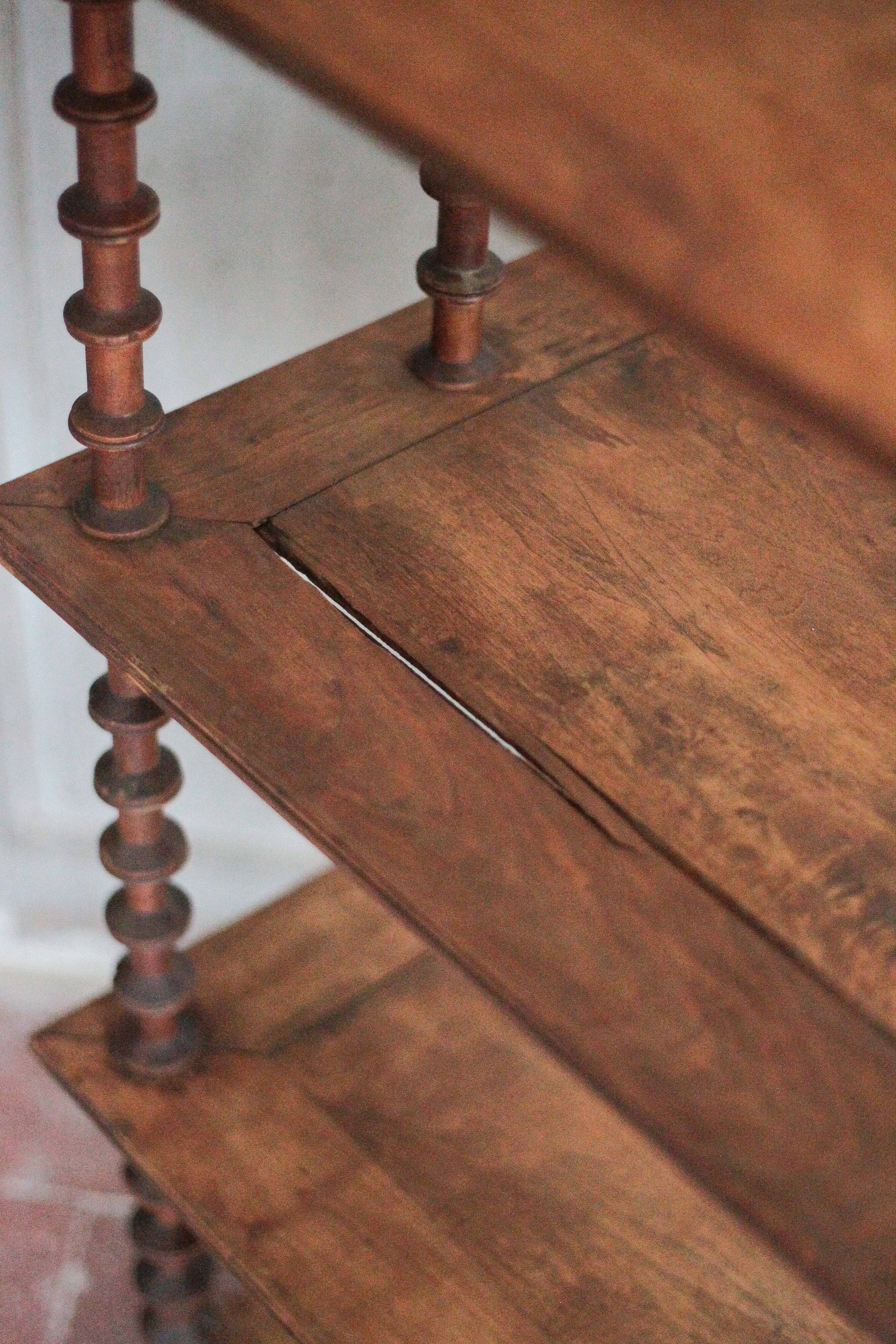 Napoleon III spool shelf, floor-standing shelf with brass tips.