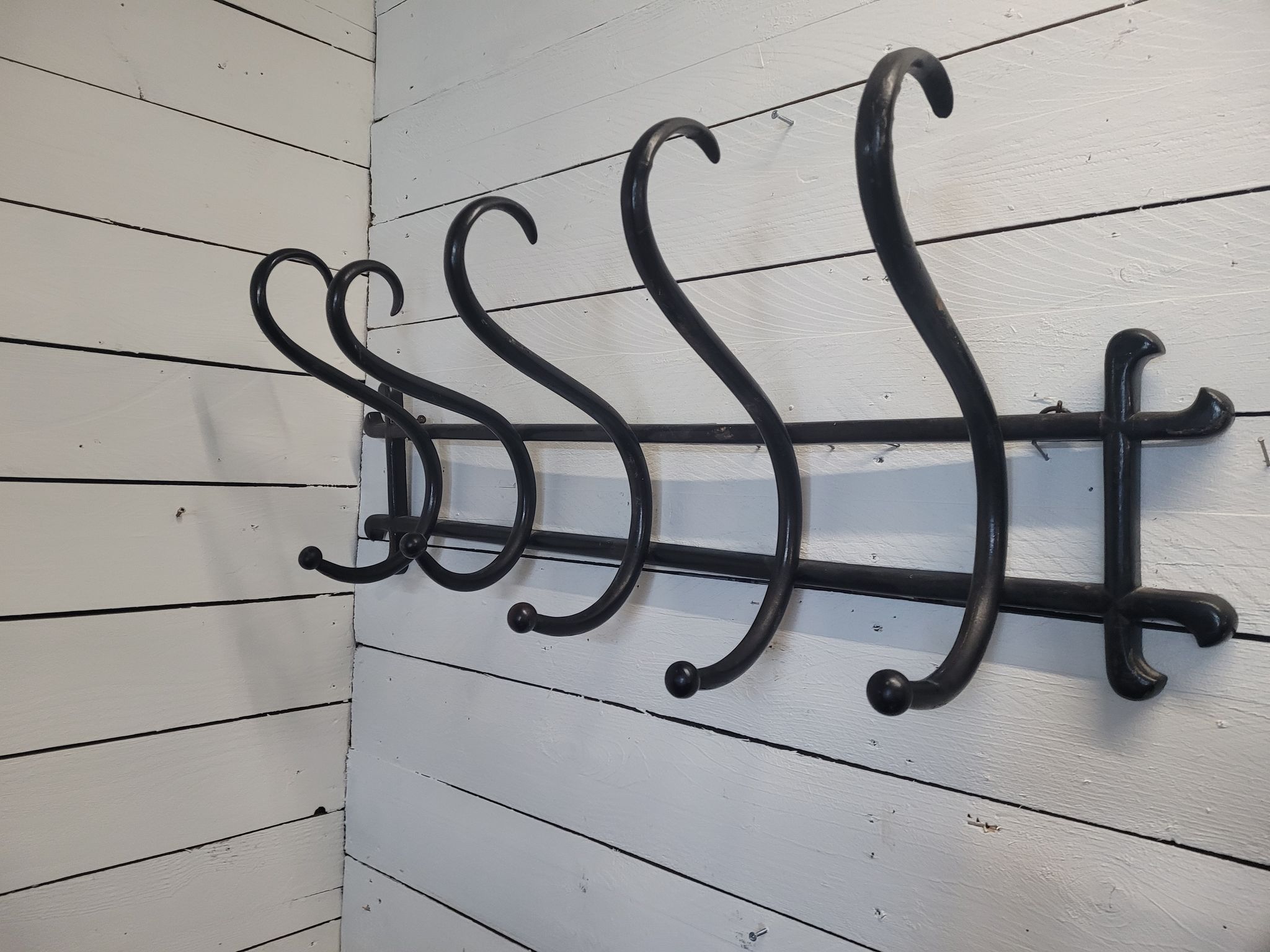 Antique coat rack in curved wood 5 hooks