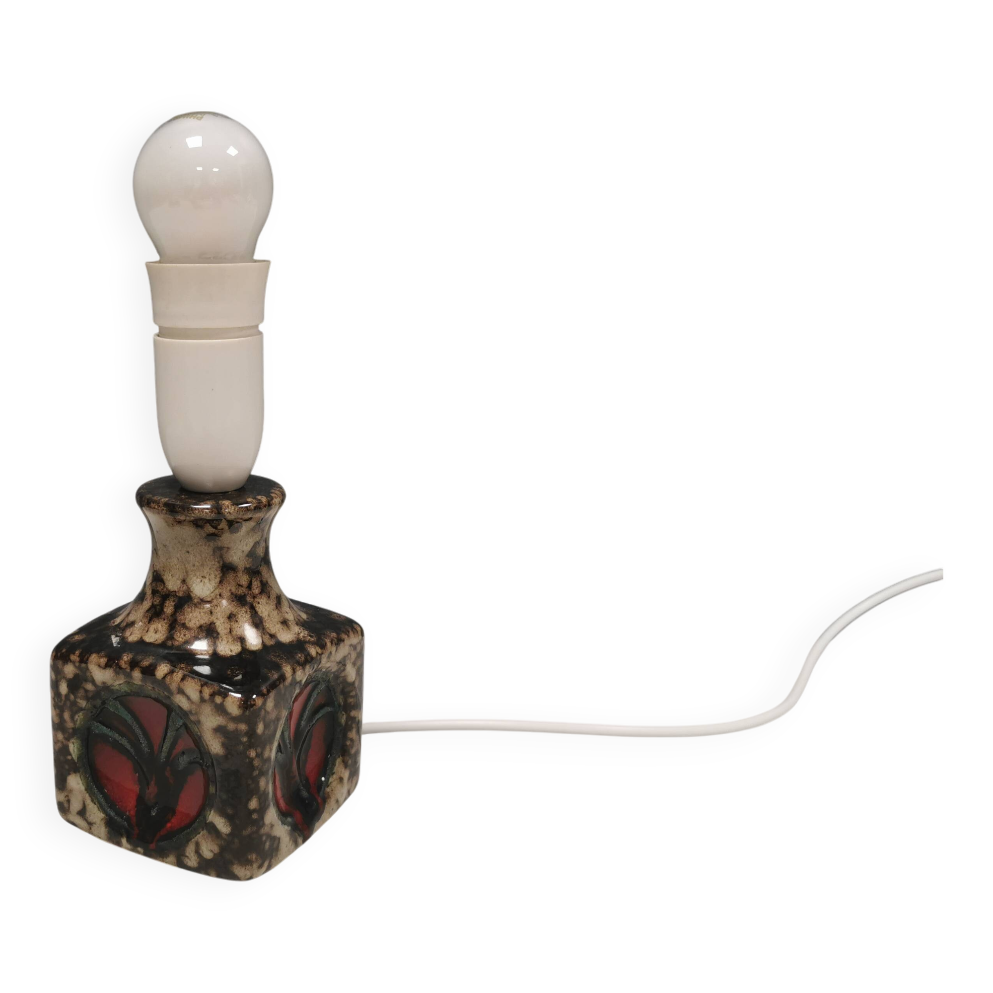 Small delicious ceramic table lamp, Danish and estimated from the 1970s.