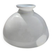 Suspension in white opaline.
