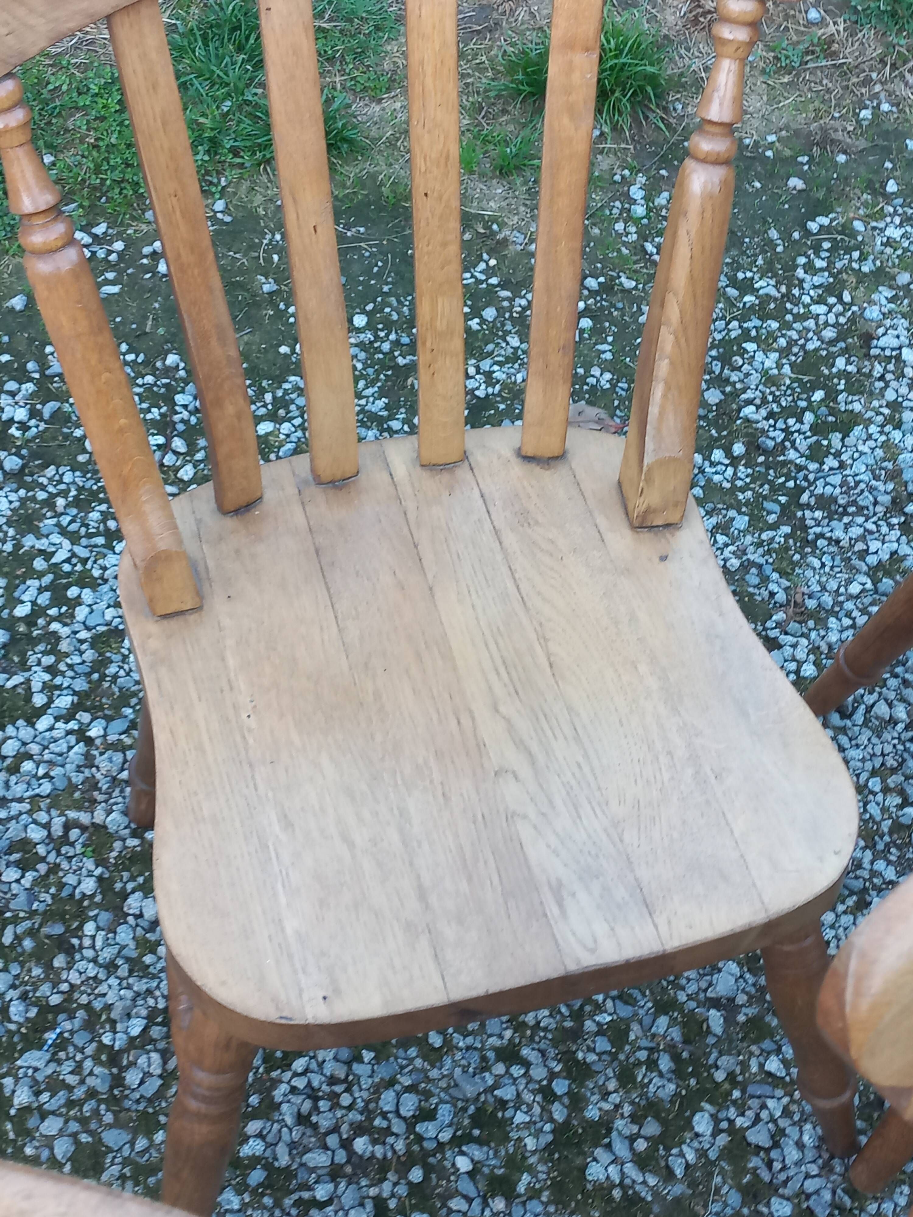 Set de 4 chaises et 1 fauteuil style montagne en chêne