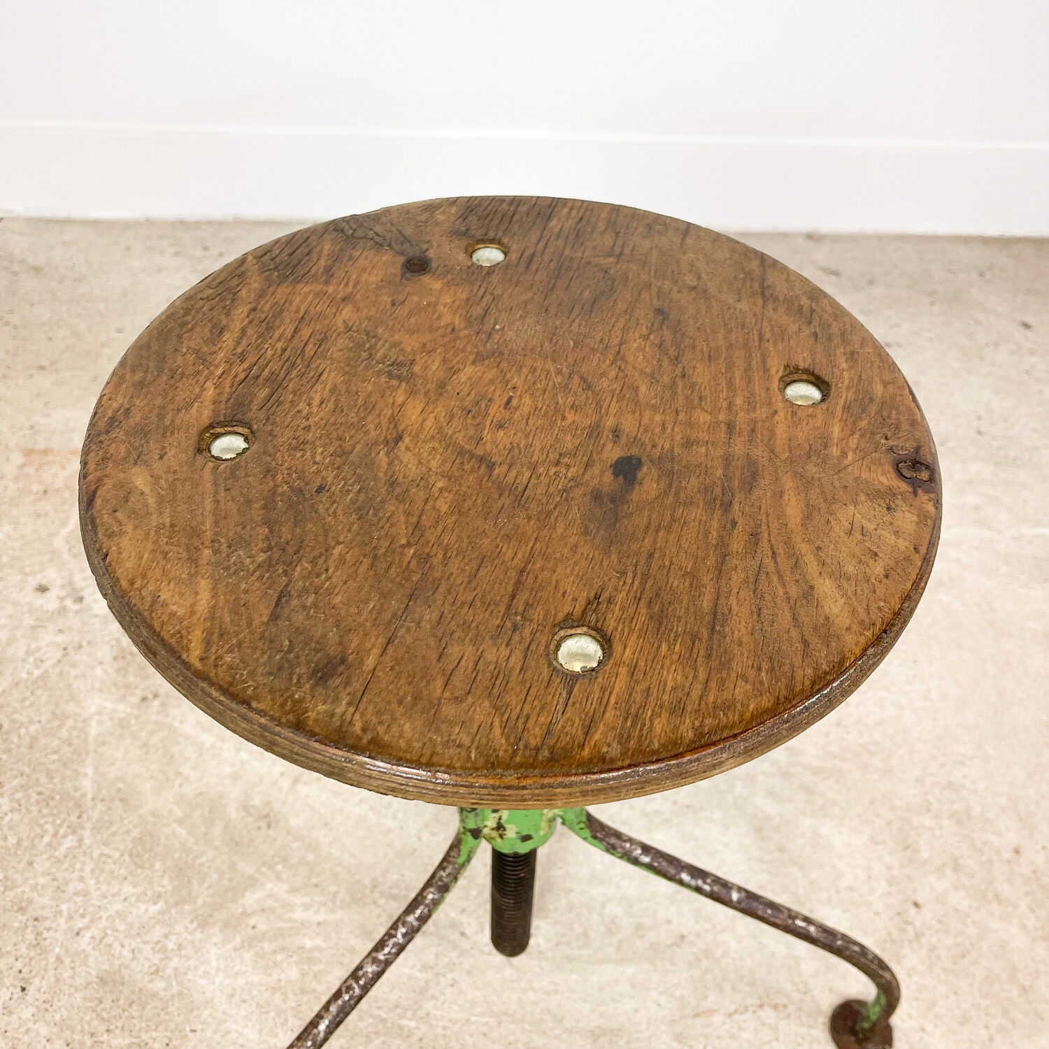 Industrial 3 legged factory swivel stool Green