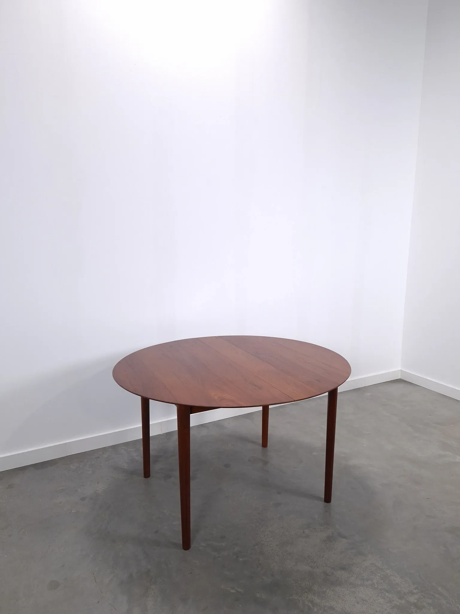 Vintage Danish Søborg Møbelfabrik extendable oval round dining table teak