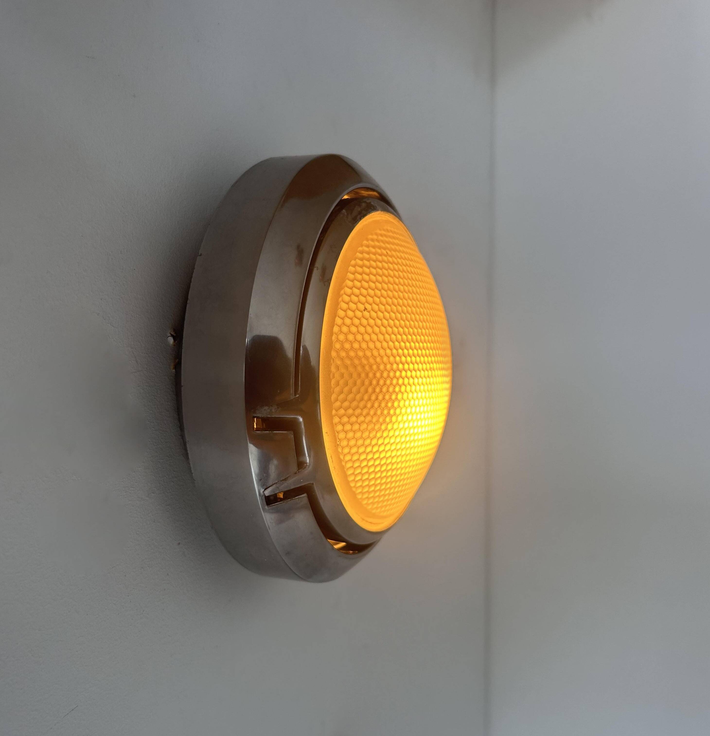 Pair of vintage wall lights, chrome and honeycomb sandblasted glass, Italy 1980