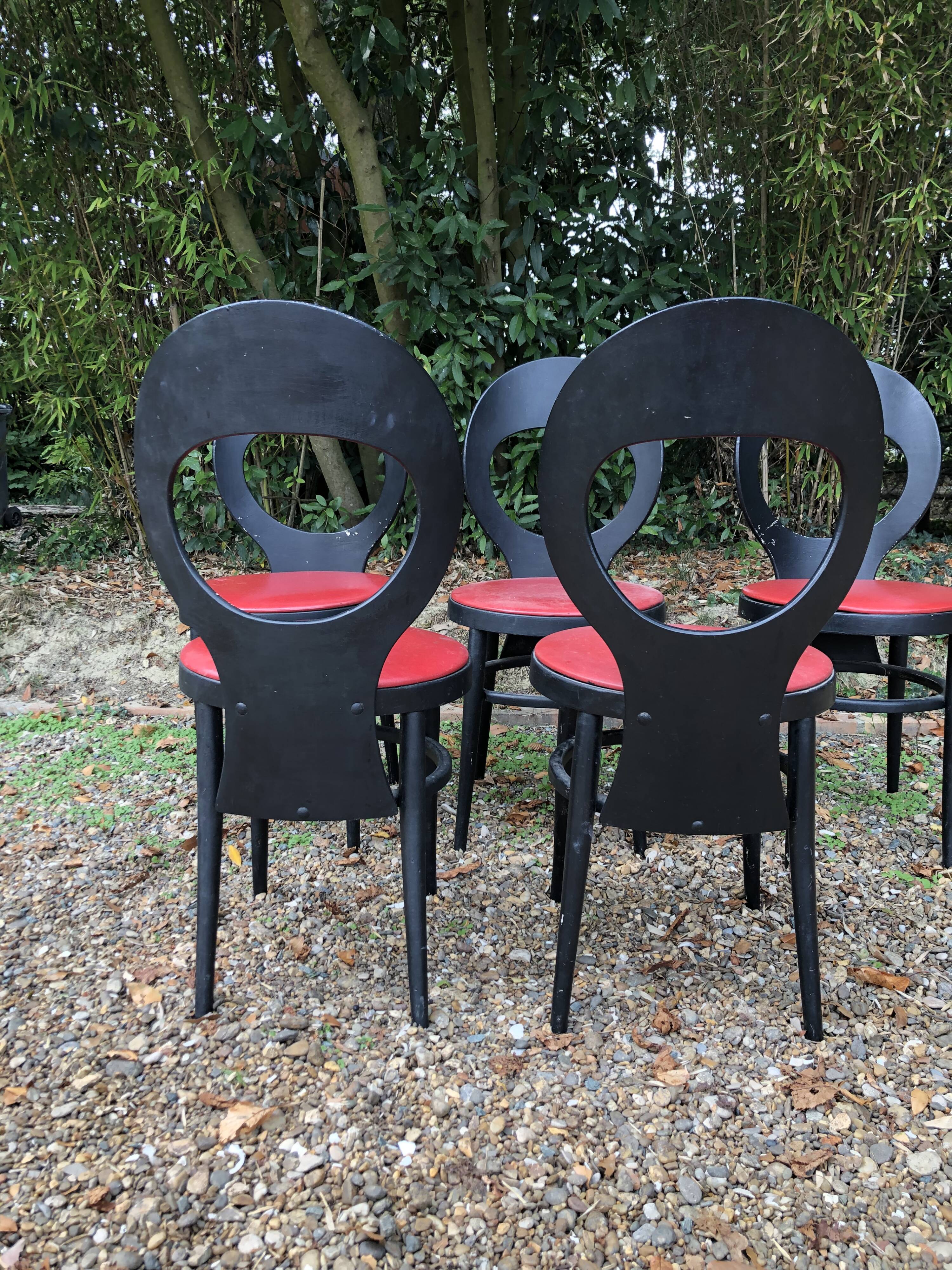 6 vintage Baumann seagull model chairs, black lacquered with red Skai seats.