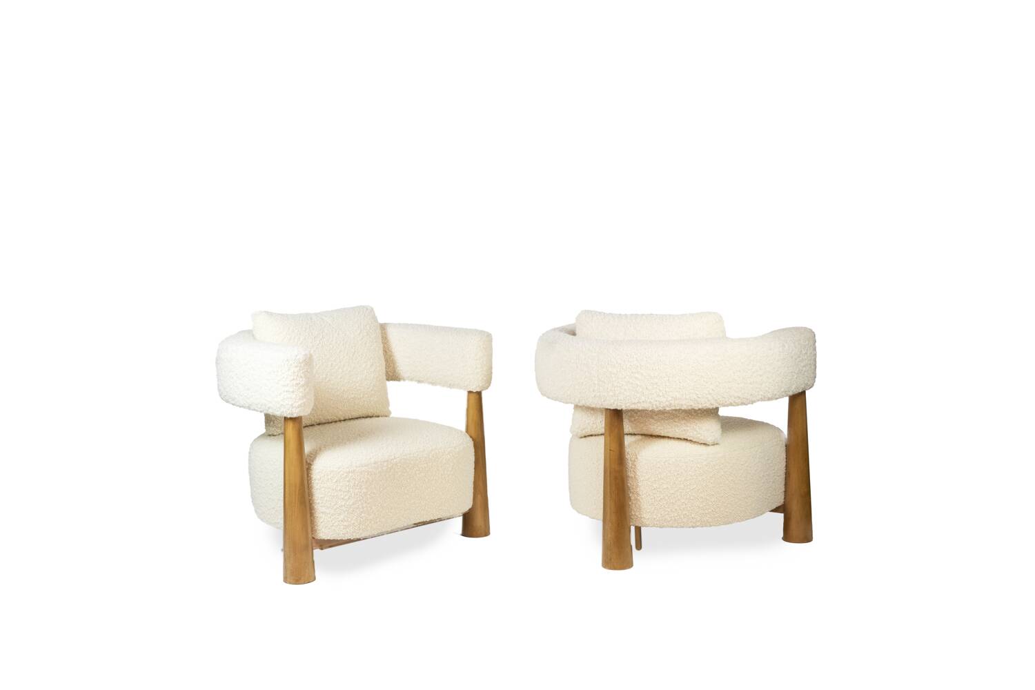 Pair of “bean” shaped armchairs, in blond beech. Contemporary work.