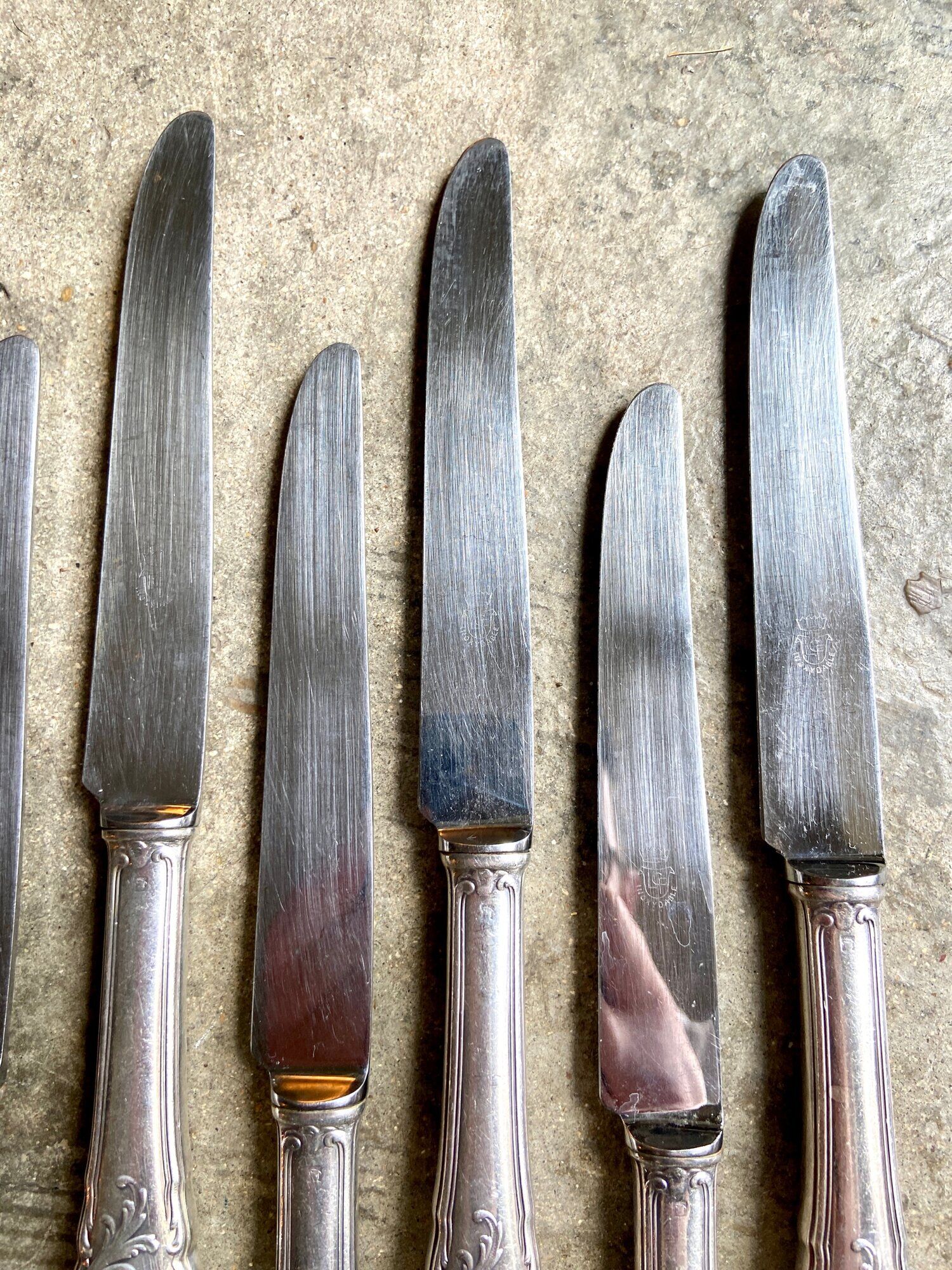 6 silver metal knives