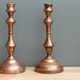 Paire de bougeoirs anciens, en cuivre