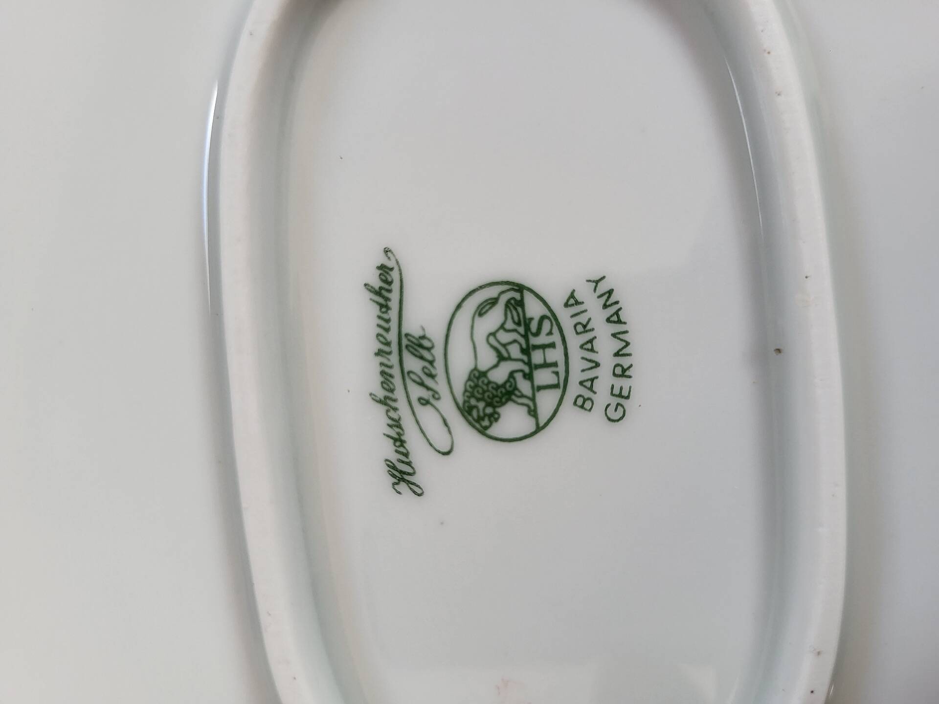 36-piece porcelain service