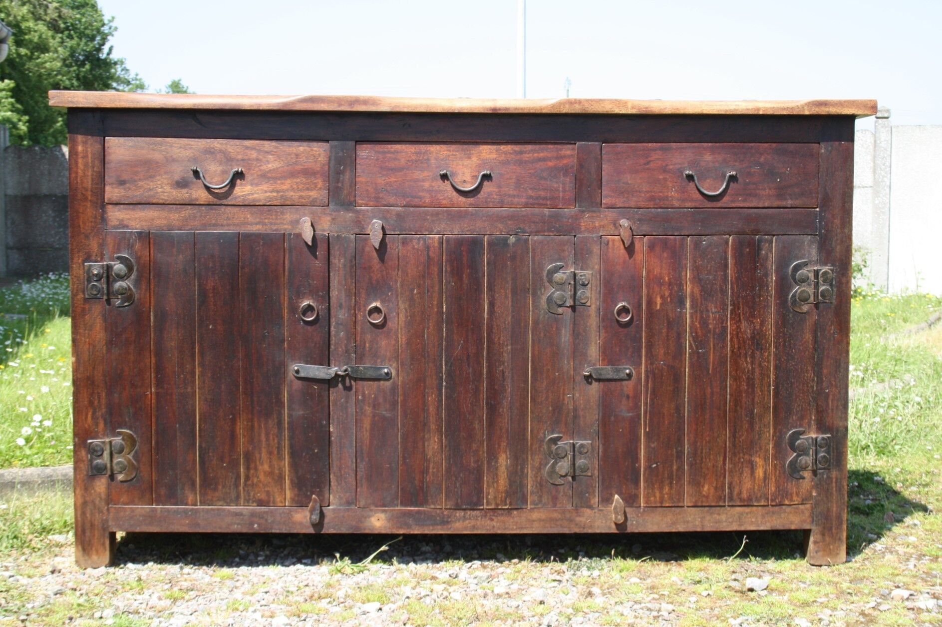 Buffet vintage en bois massif