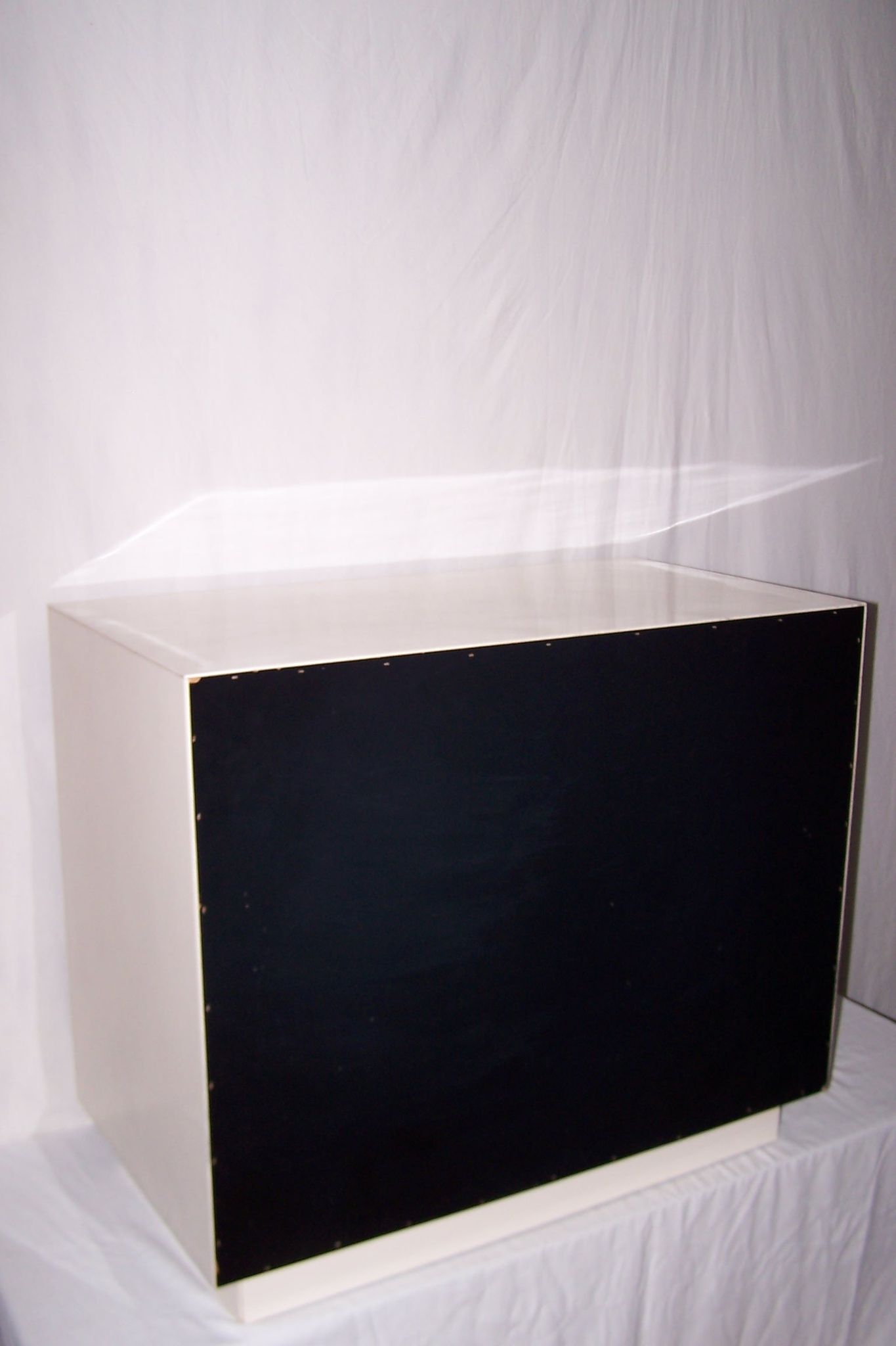 Commode blanche des années 70