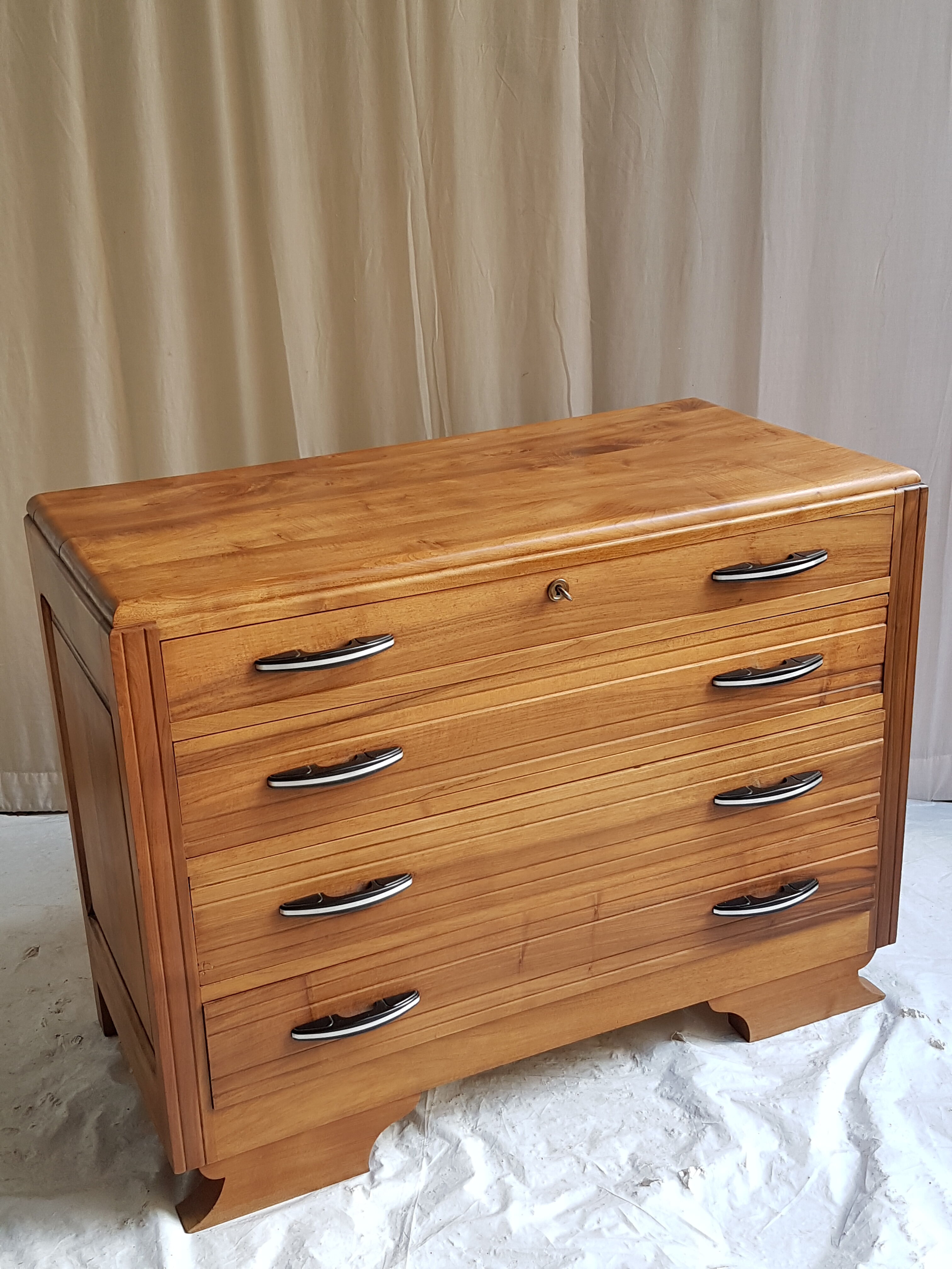 Vintage chest of drawers 50 years