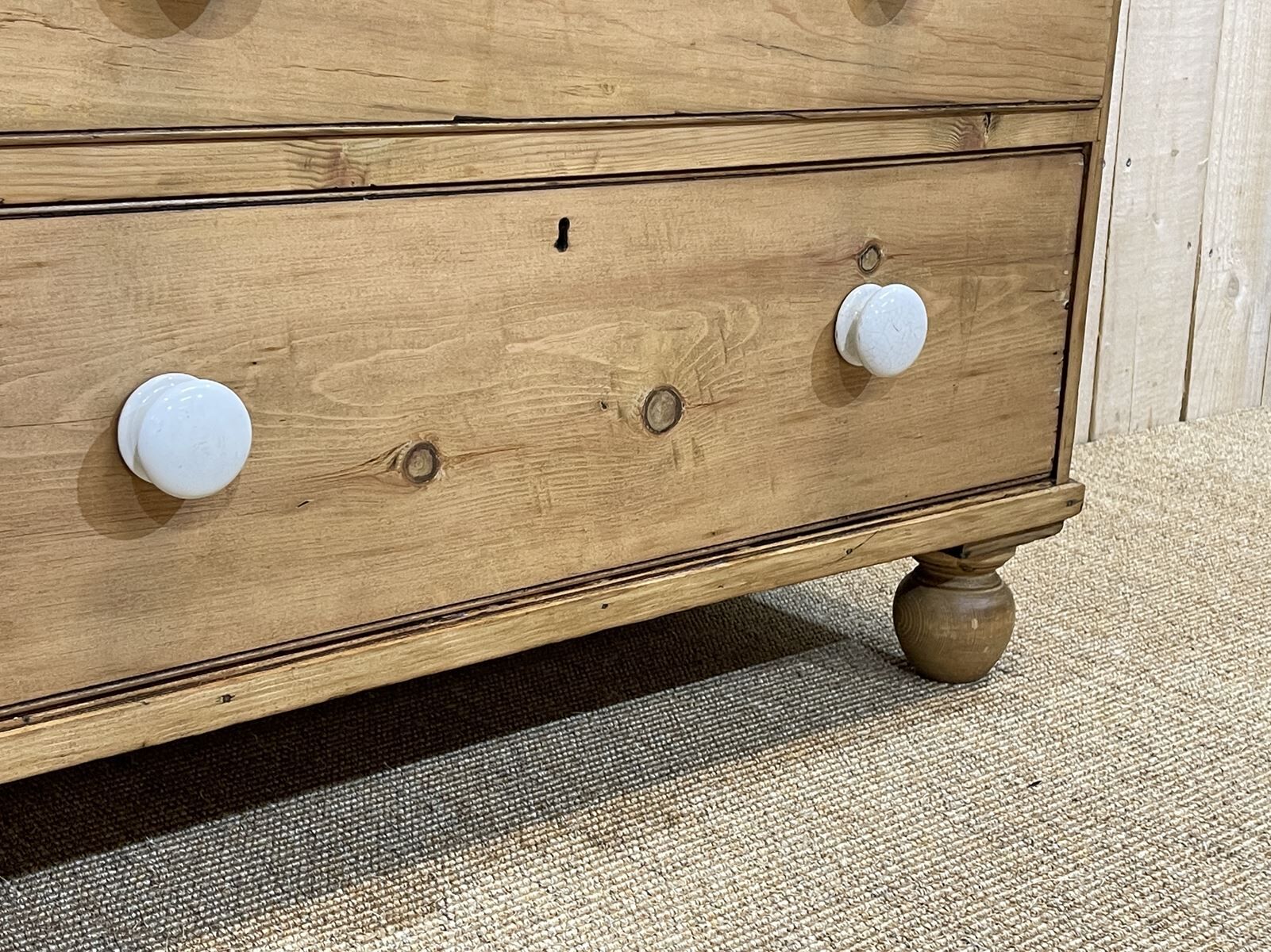 English dresser XIXth fir with its white porcelain buttons