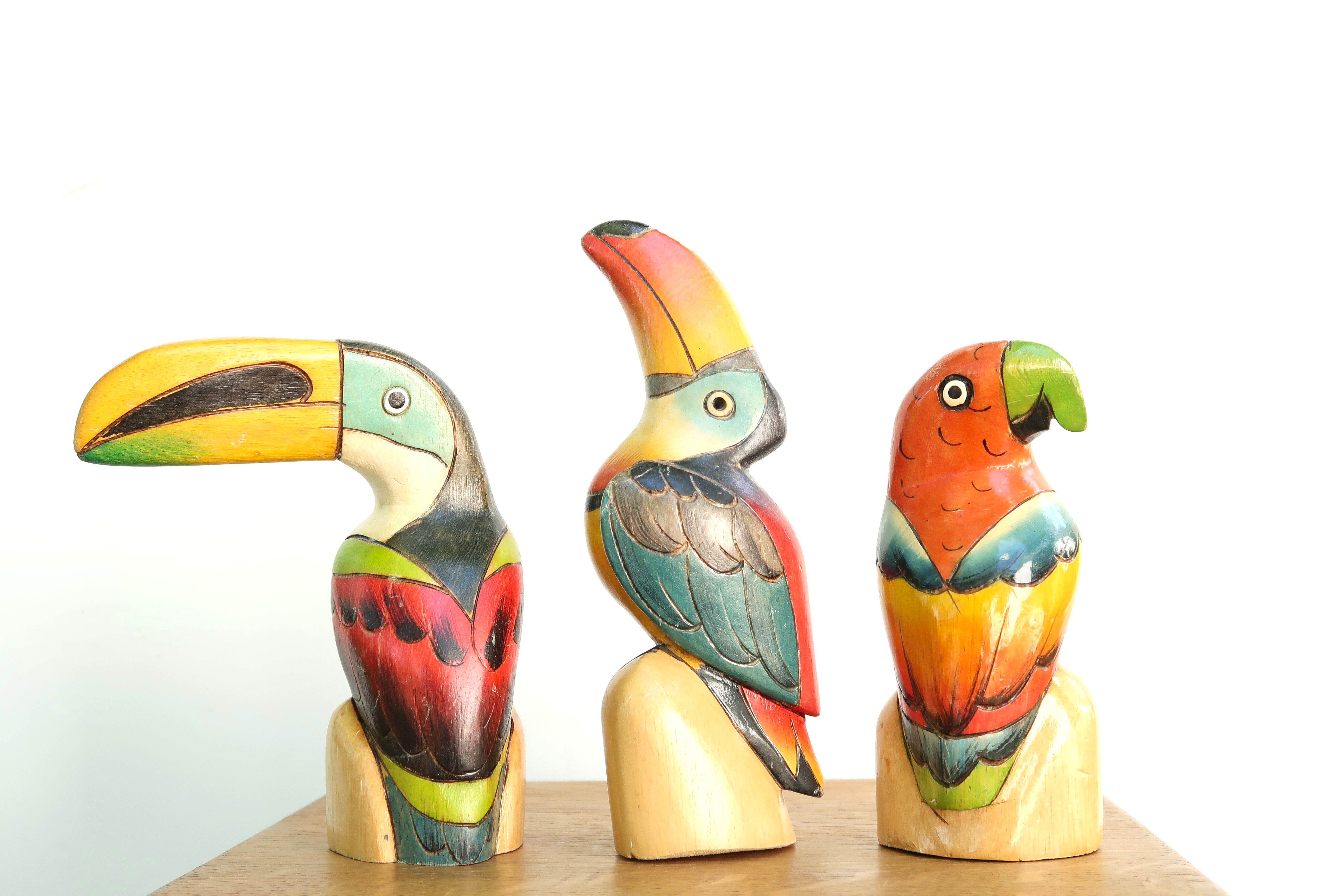 Set de 3 toucans et perroquet en bois, années 80