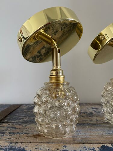 Paire d’appliques vintage en verre bullé doré électrifiée à neuf