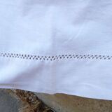 Drap ancien lin blanc cassé  finitions jours et monogramme brodé