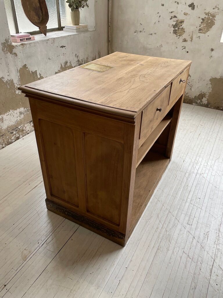 Early 20th century oak trade counter