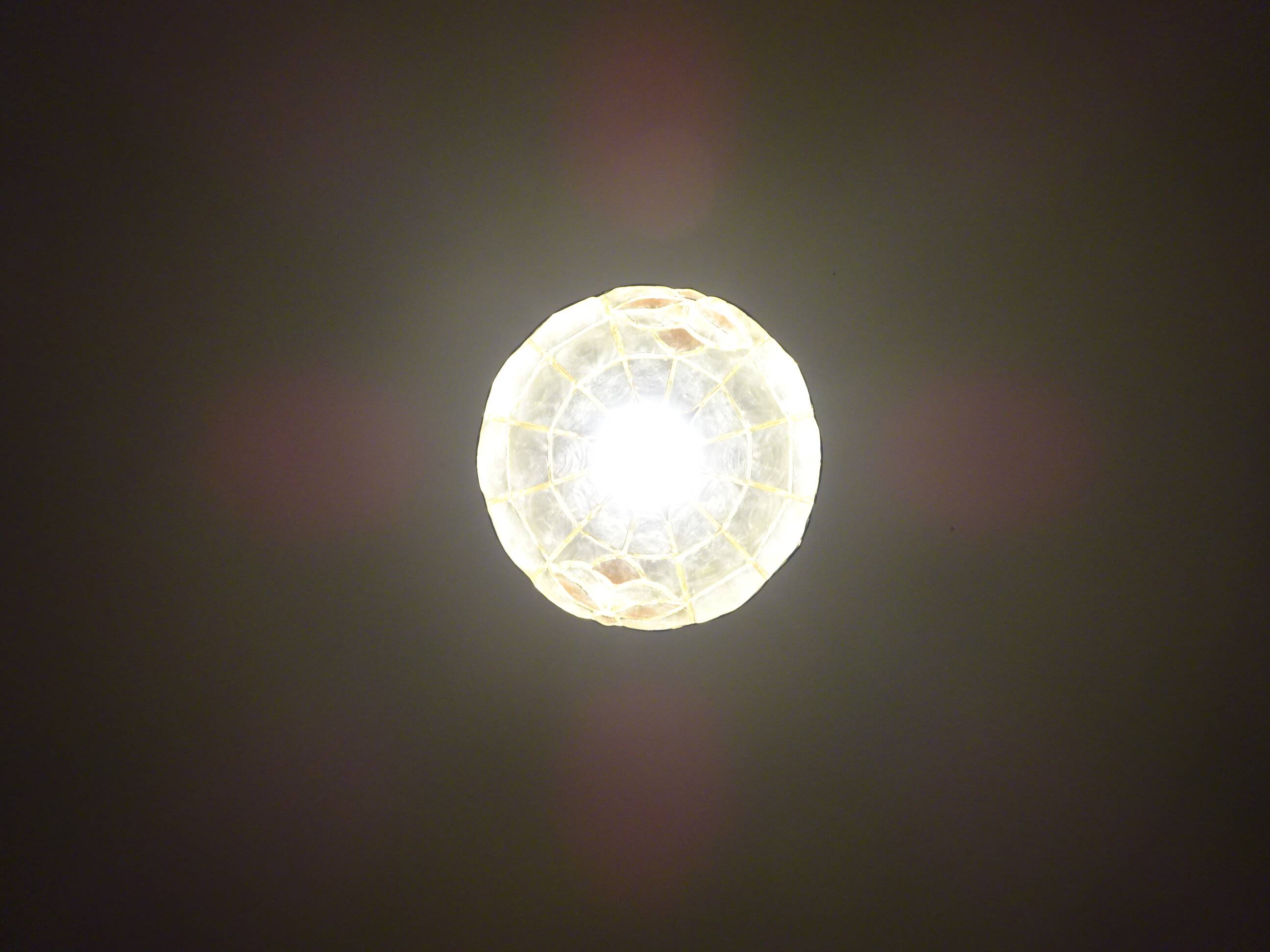 Vintage pendant in mother-of-pearl and brass