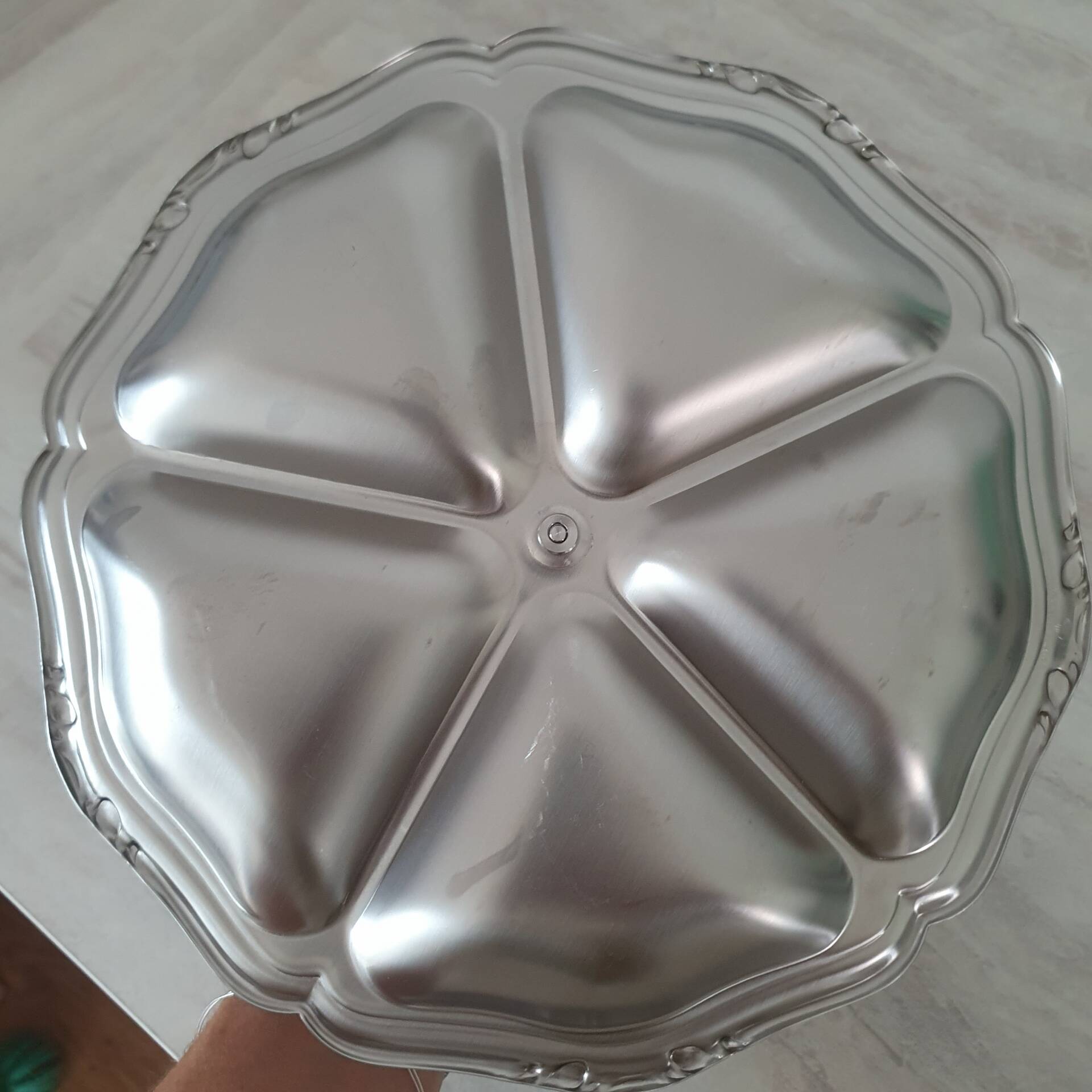 Guy Degrenne / Round platter with compartments and central stainless steel handle