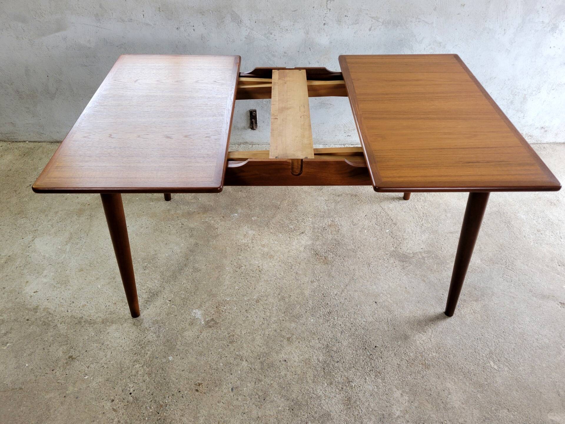 Vintage AT 312 dining table by Hans J. Wegner for Andreas Tuck