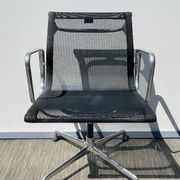 Pair of Ch. Eames Alu Group mesh chairs Vitra Vintage