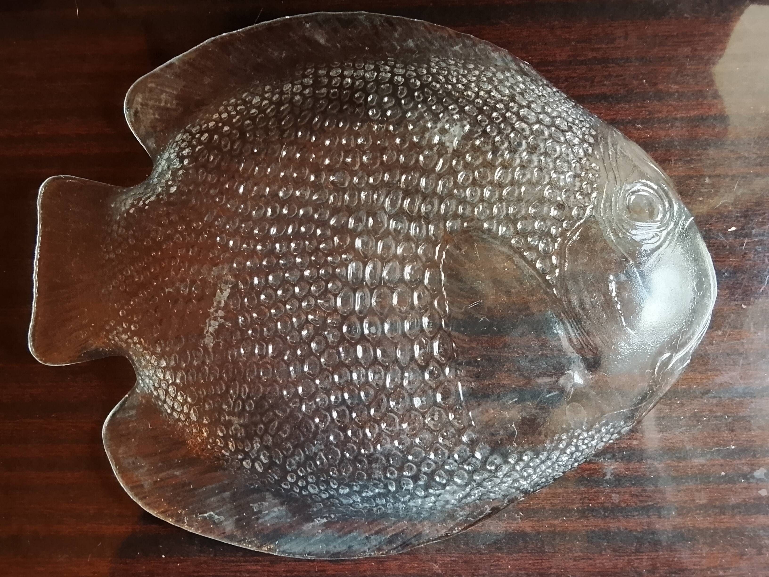 VINTAGE 70/80 FISH SERVICE - 7 PIECES IN MOULDED GLASS BY ARCOROC FR