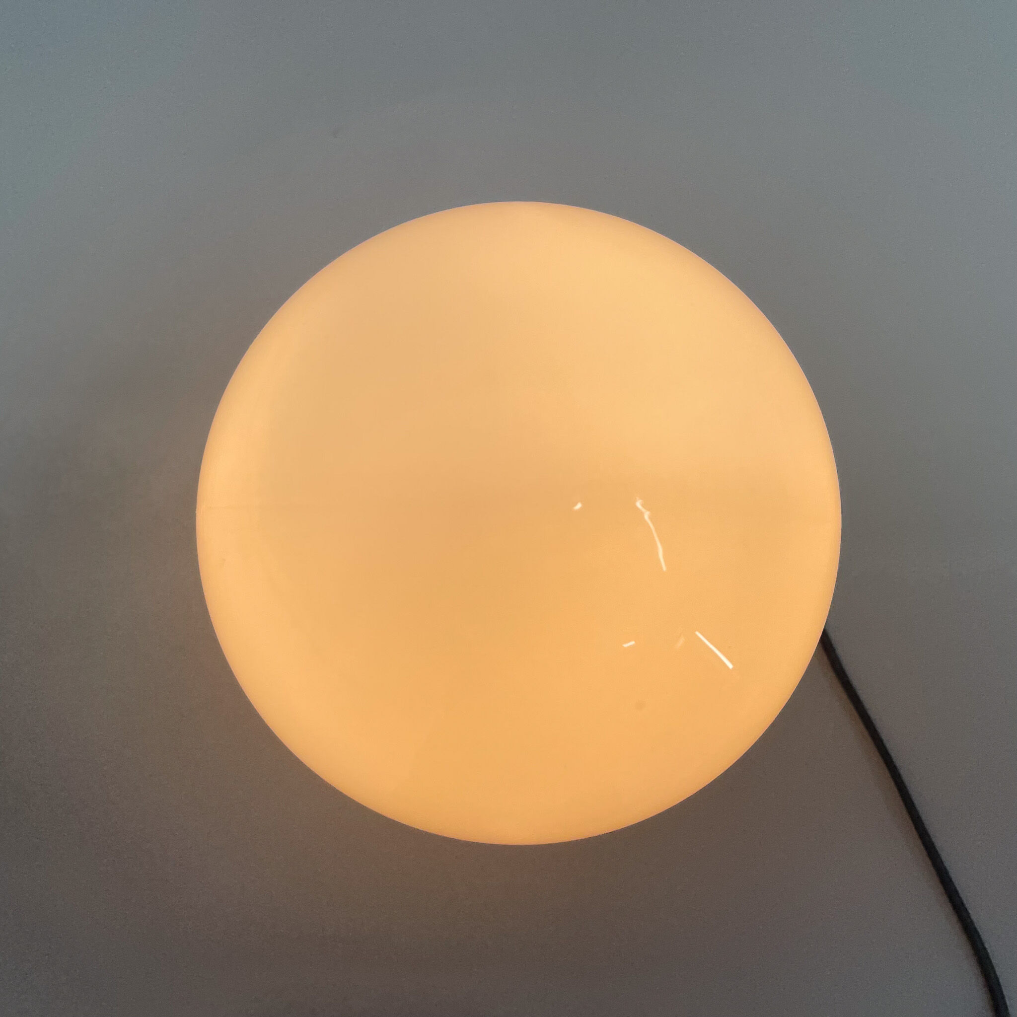 Applique murale en céramique et en verre de lait du milieu du siècle