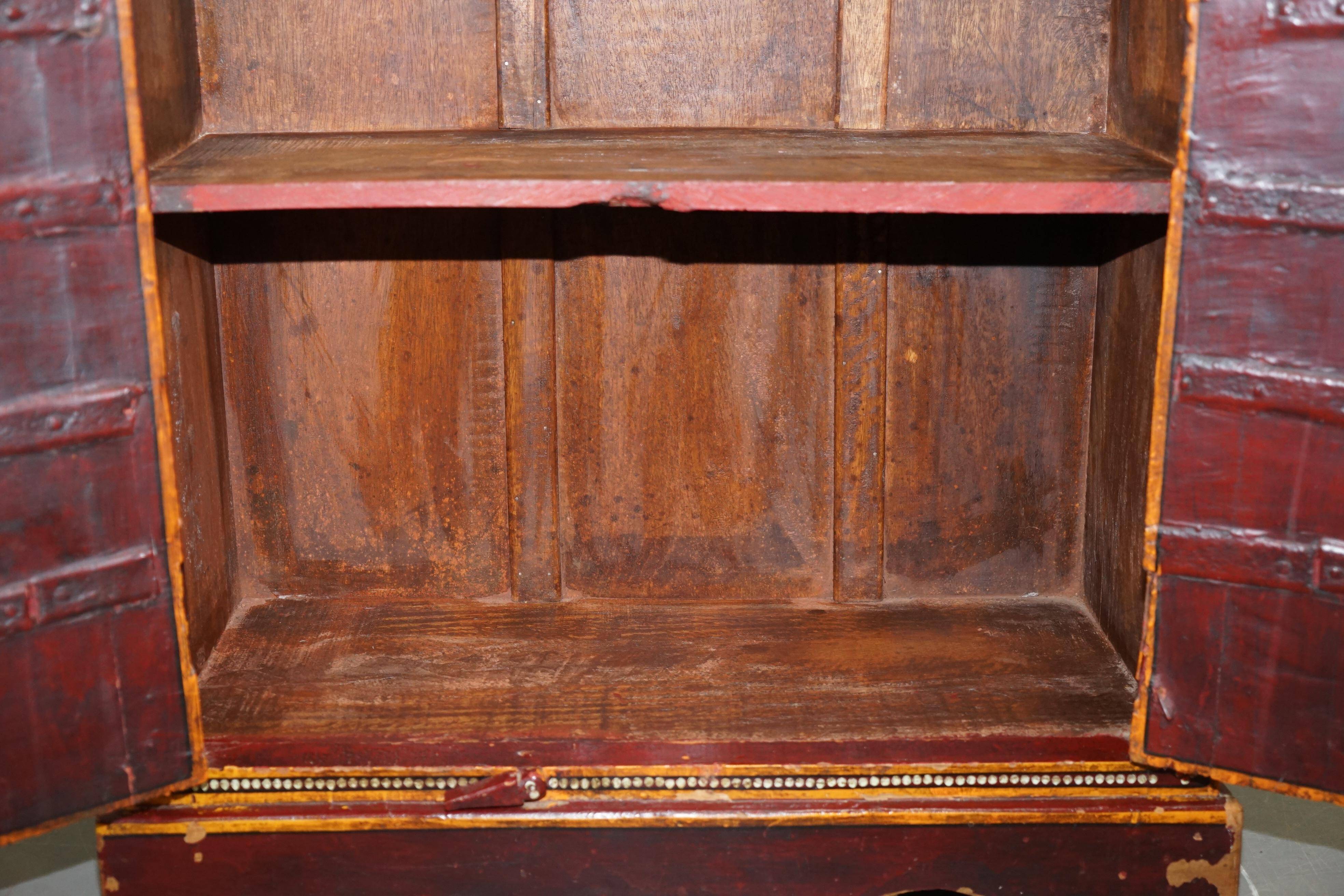 Buffet latéral peint à la main oriental circa 1900