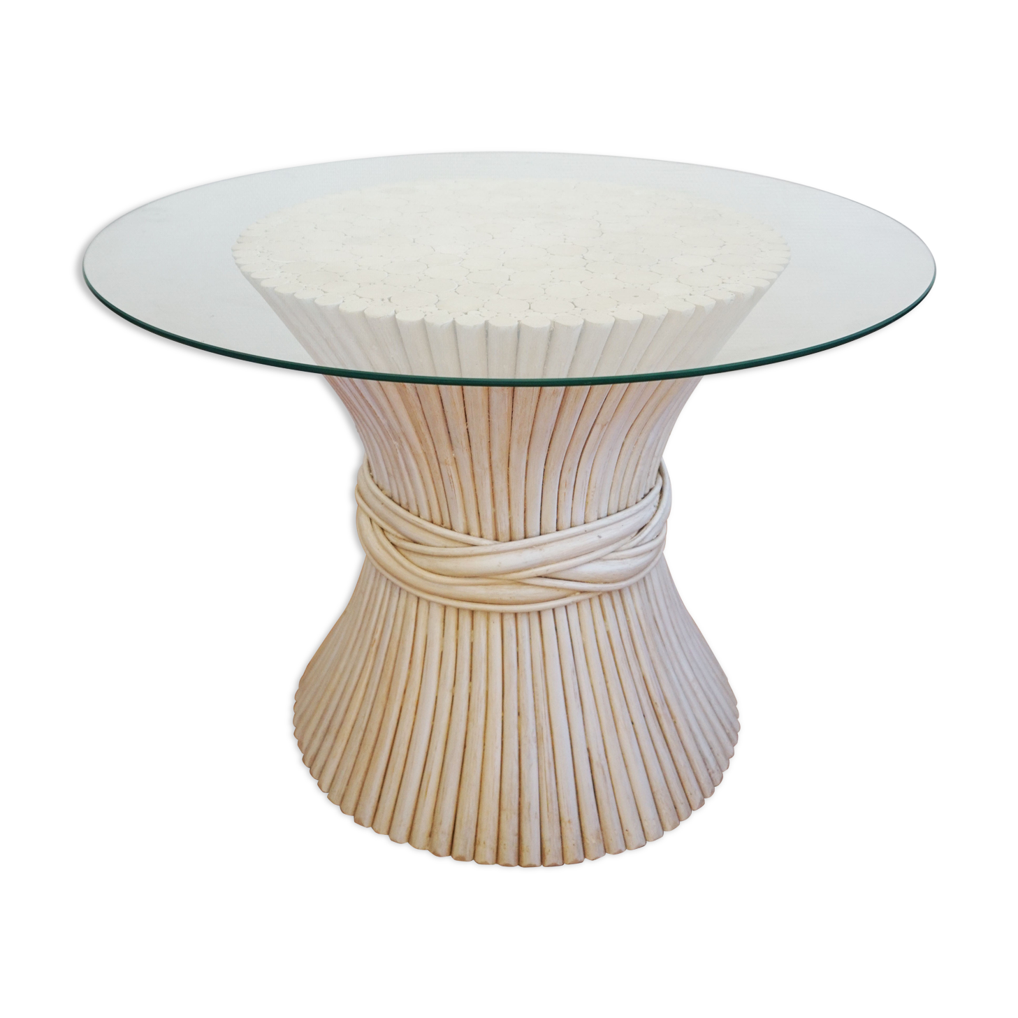 Table low round and white vintage rattan bamboo