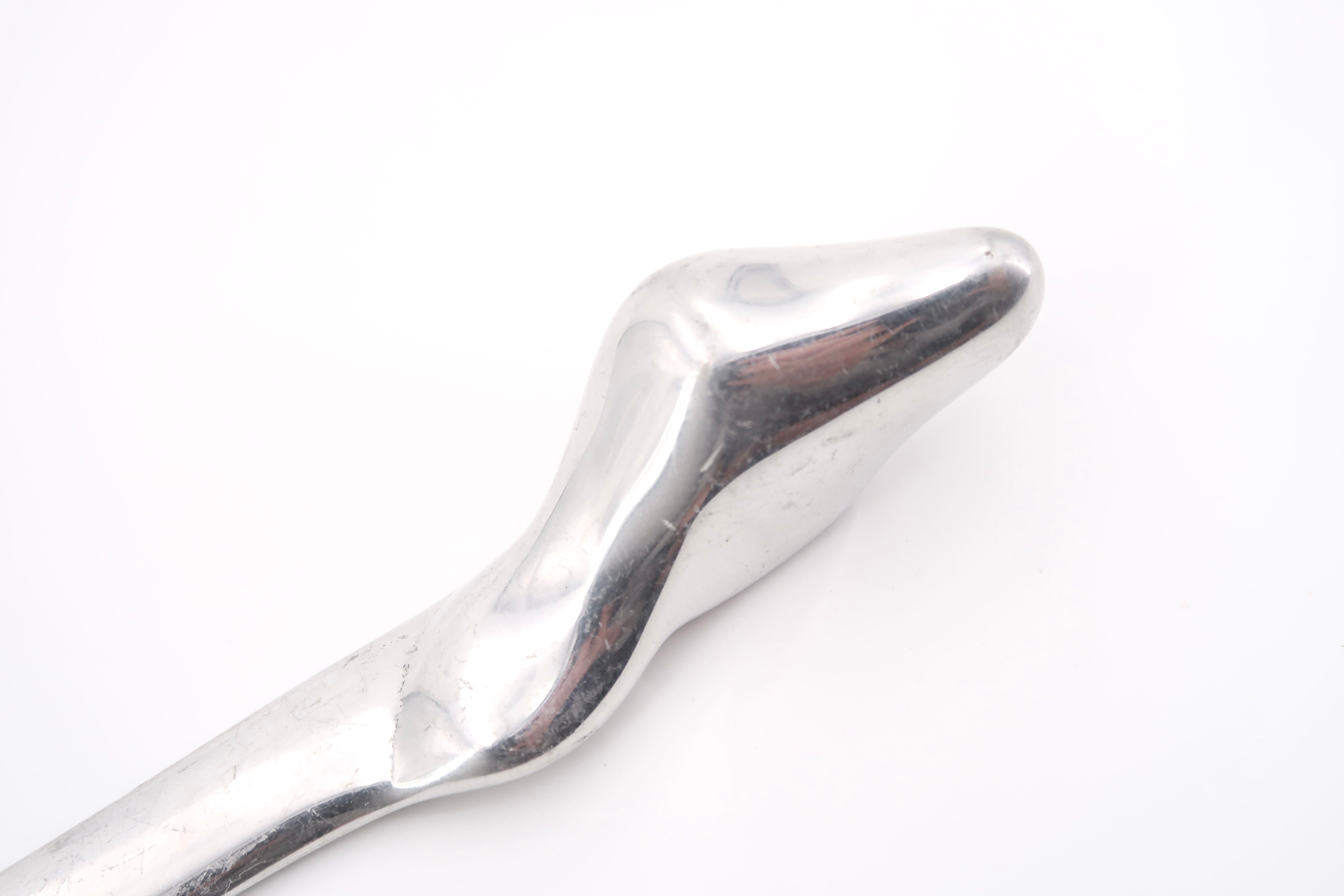 Coupe papier sculptural en aluminium Hoselton Canada